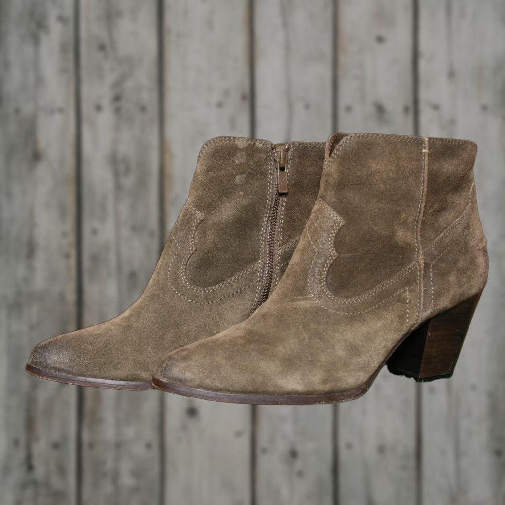 Frye FRYE Renee Seam Fatigue Green Burnished Suede Block Heel Short Boots Sz. 9.5 M Women Boots Mid Heel 2-2.9 in Ankle Zip Handbags? Size 32" / US 10 / IT 46 - 1 Thumbnail