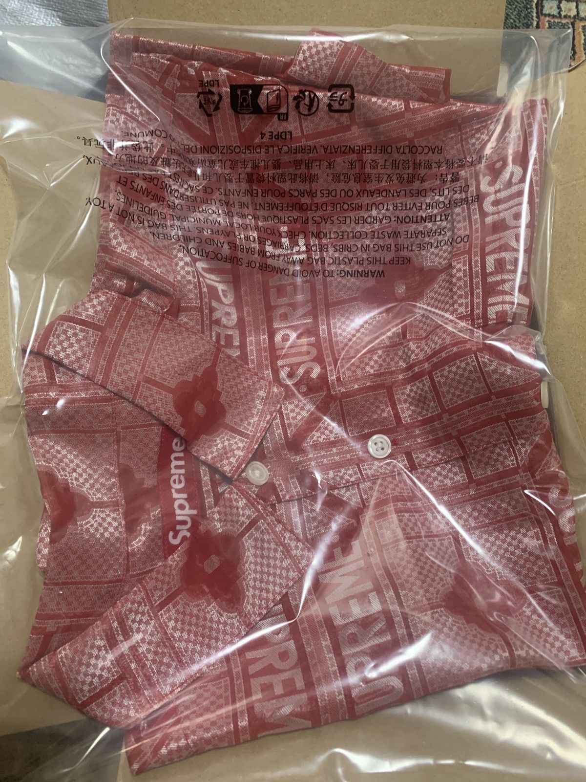 Supreme Supreme Tray Jacquard S/S Shirt "Red Size US S / EU 44-46 / 1 - 2 Thumbnail