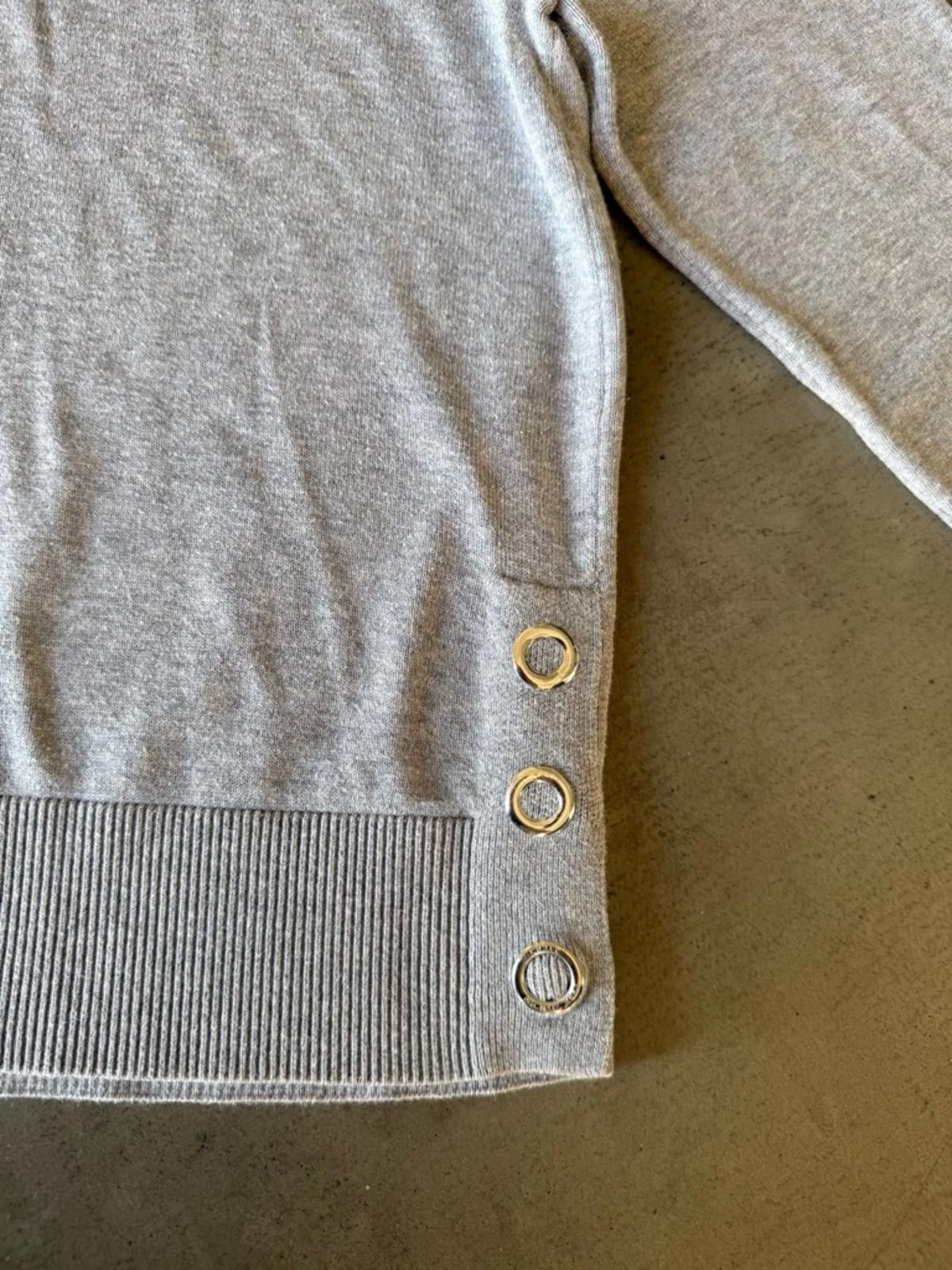 Michael Kors Michael Kors / Sweater Medium Button Detail Crewneck / Gray Size M / US 6-8 / IT 42-44 - 3 Thumbnail