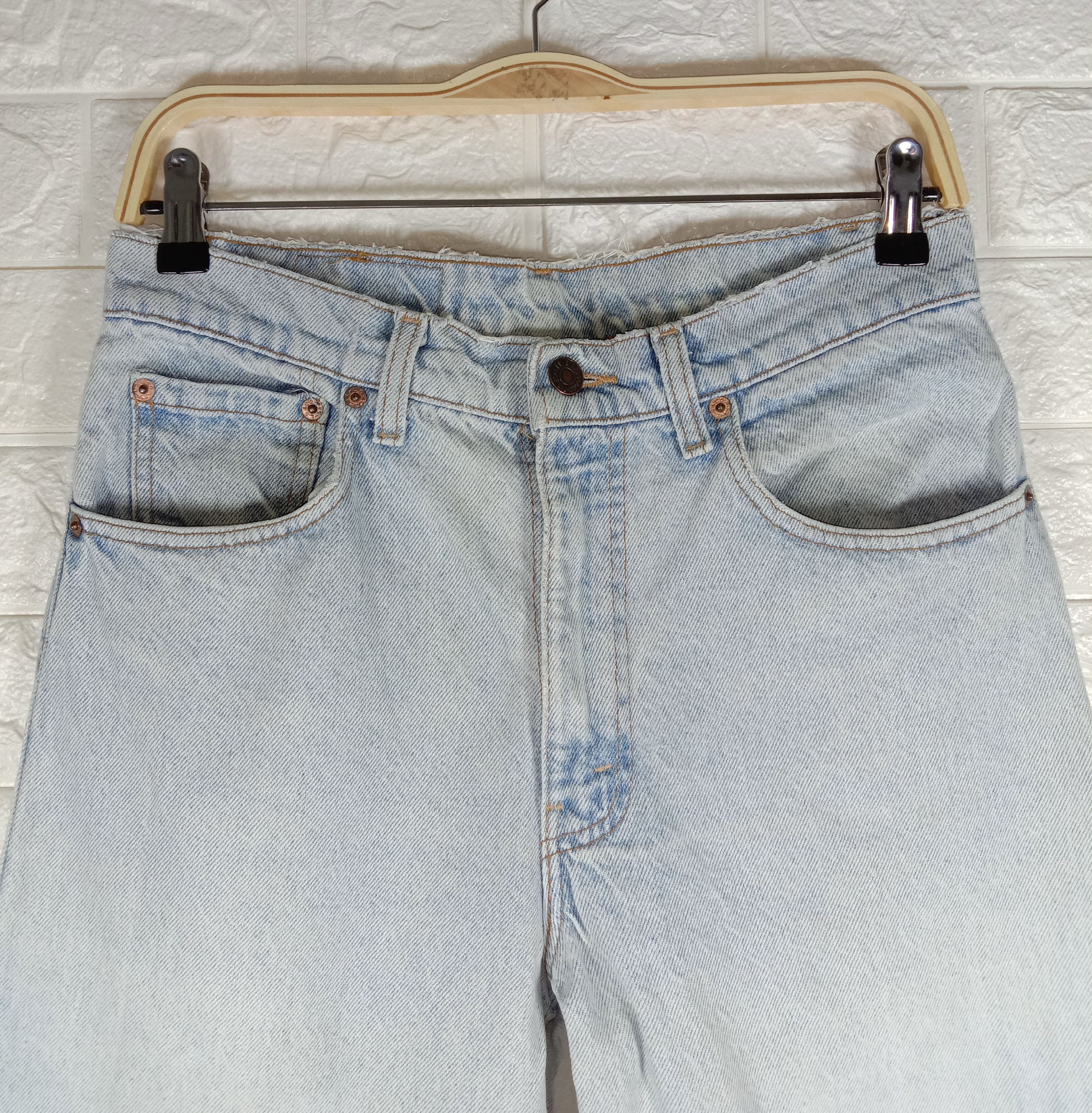 Levi's Vintage 90s Levi's 550 Jeans Light Wash Relaxed Fit Denim Size US 30 / EU 46 - 2 Thumbnail