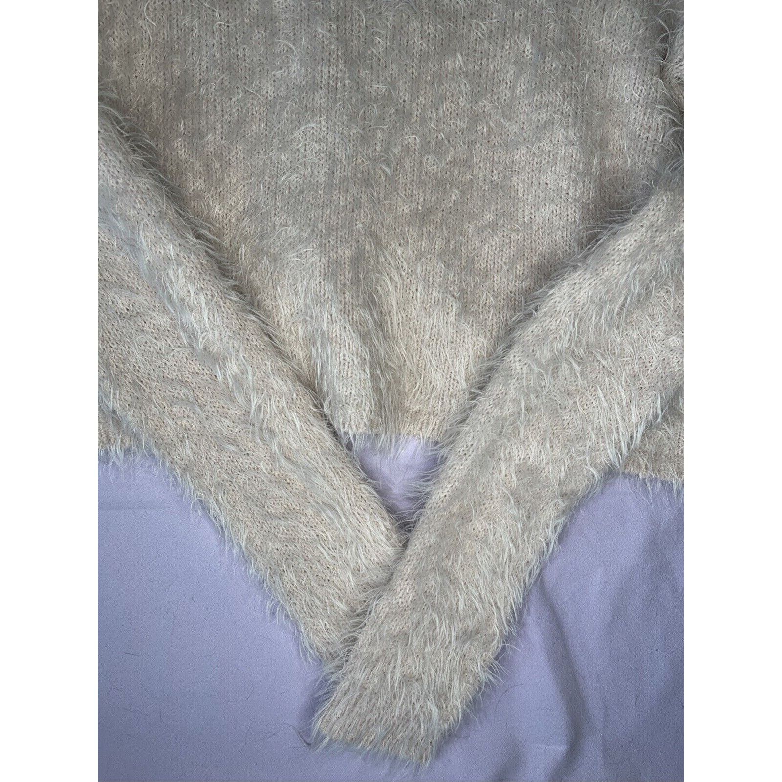 Abercrombie & Fitch Abercrombie & Fitch Women's Fuzzy Furry Cropped Long Sleeve Size L / US 10 / IT 46 - 3 Thumbnail