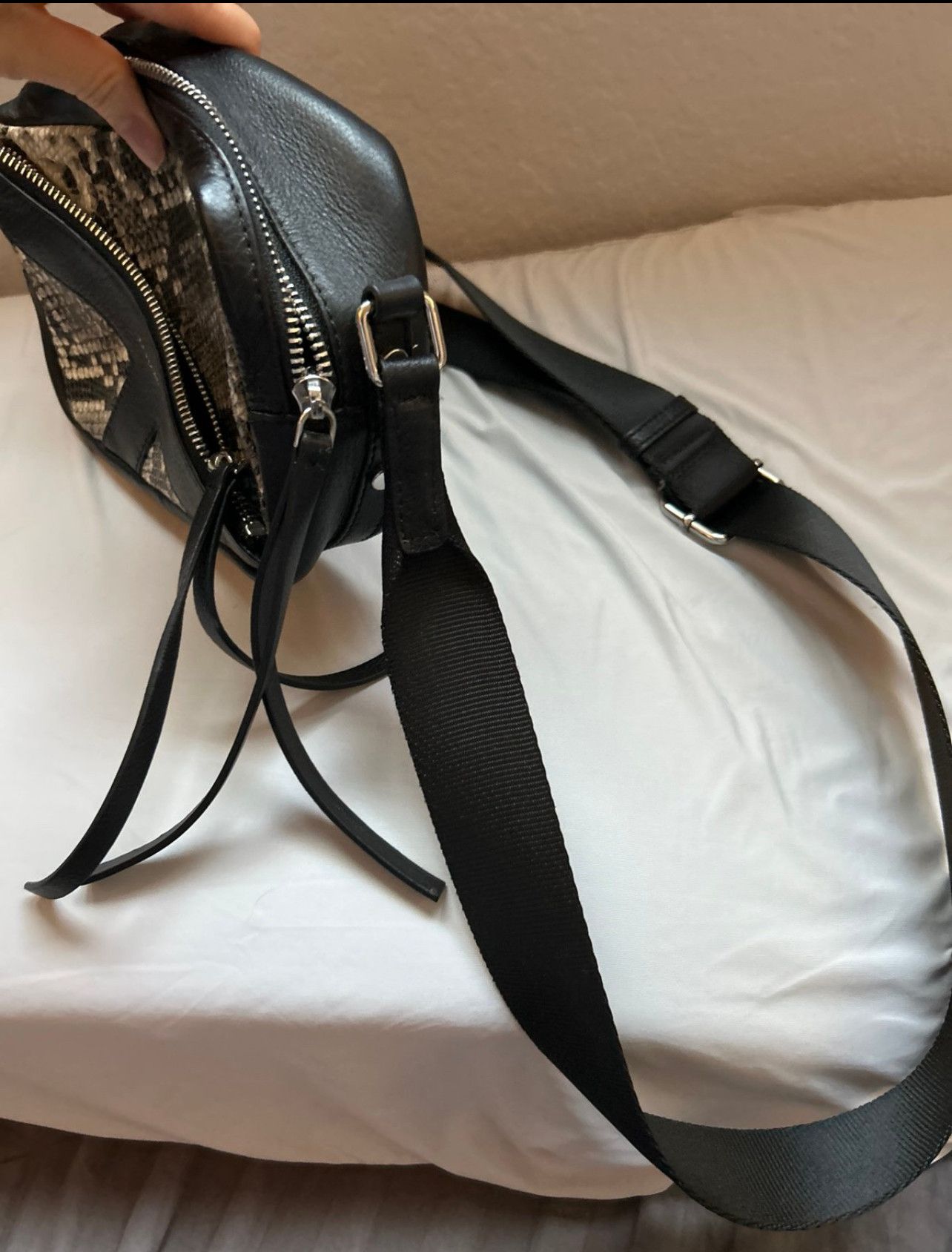 Elie Tahari Tahari Snakeskin Crossbody Purse - New without pricetag Size ONE SIZE - 9 Thumbnail