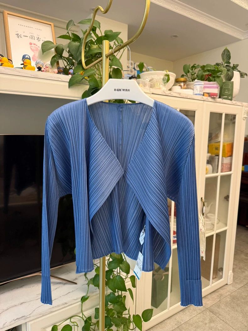 Issey Miyake Issey Miyake size:3 Blue pleated cardigan Size XS / US 0-2 / IT 36-38 - 1 Thumbnail