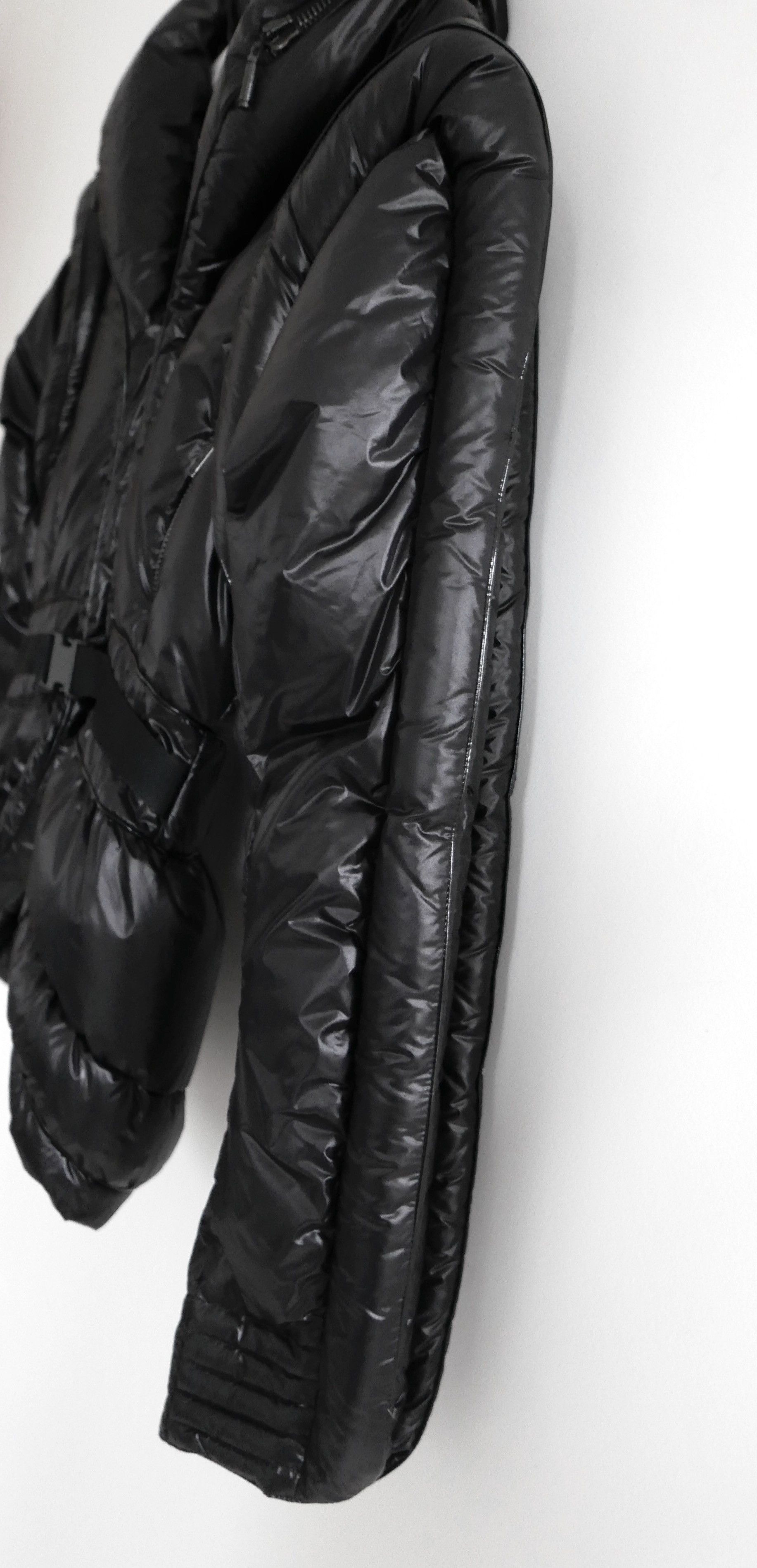 Emanuel Ungaro Emanuel Ungaro Fall 2007 Black Sculptural Puffer Jacket Size S / US 4 / IT 40 - 8 Thumbnail