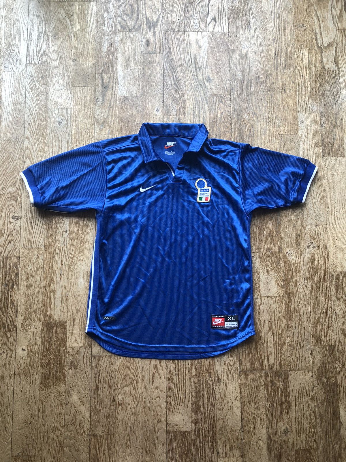 Nike RARE NIKE ITALY FOOTBALL VINTAGE NATIONAL SOCCER JERSEY Size US S / EU 44-46 / 1 - 1 Thumbnail