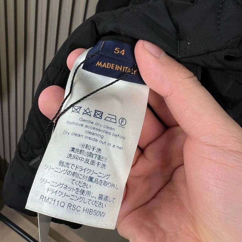 Louis Vuitton LOUIS VUITTON Black presbyopic embossed tag instruction cot Size US L / EU 52-54 / 3 - 4 Thumbnail