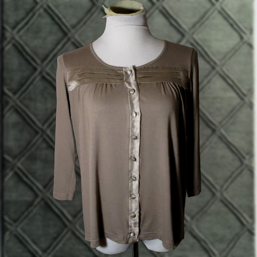Vintage Entracte Paris Blouse Women Size 3 Taupe Silk Blend Button Size XS / US 0-2 / IT 36-38 - 1 Thumbnail