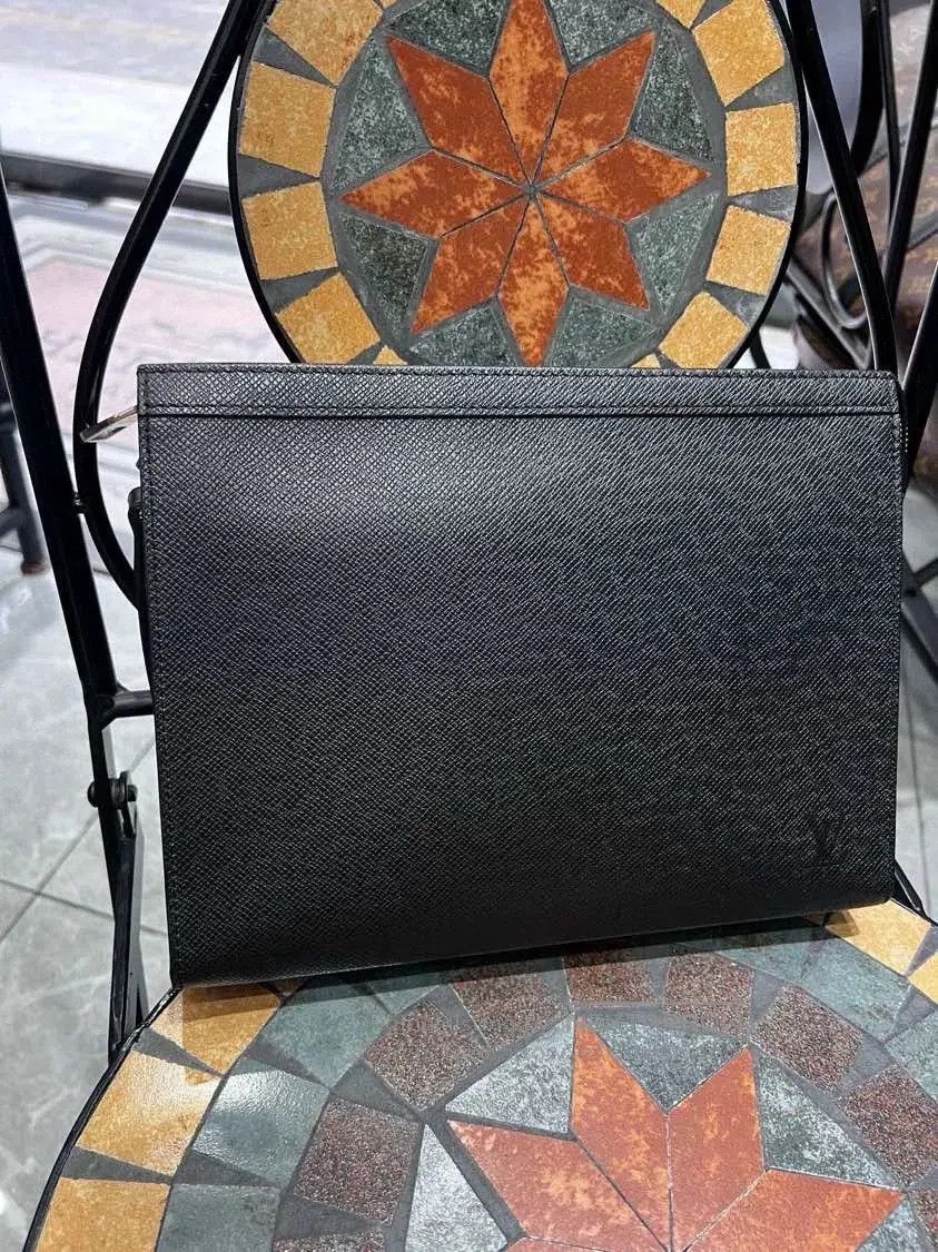Louis Vuitton Louis Vuitton Pochette Voyage Clutch. Size ONE SIZE - 2 Thumbnail