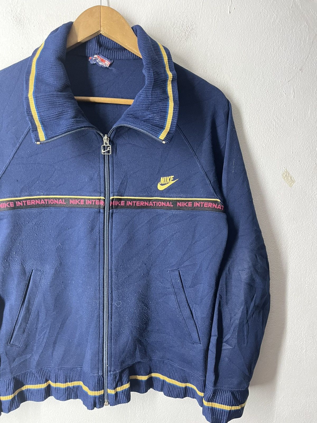 Nike VINTAGE NIKE SWOOSH 90s TRACKTOP JACKET DISSTRESSED Size US M / EU 48-50 / 2 - 2 Thumbnail