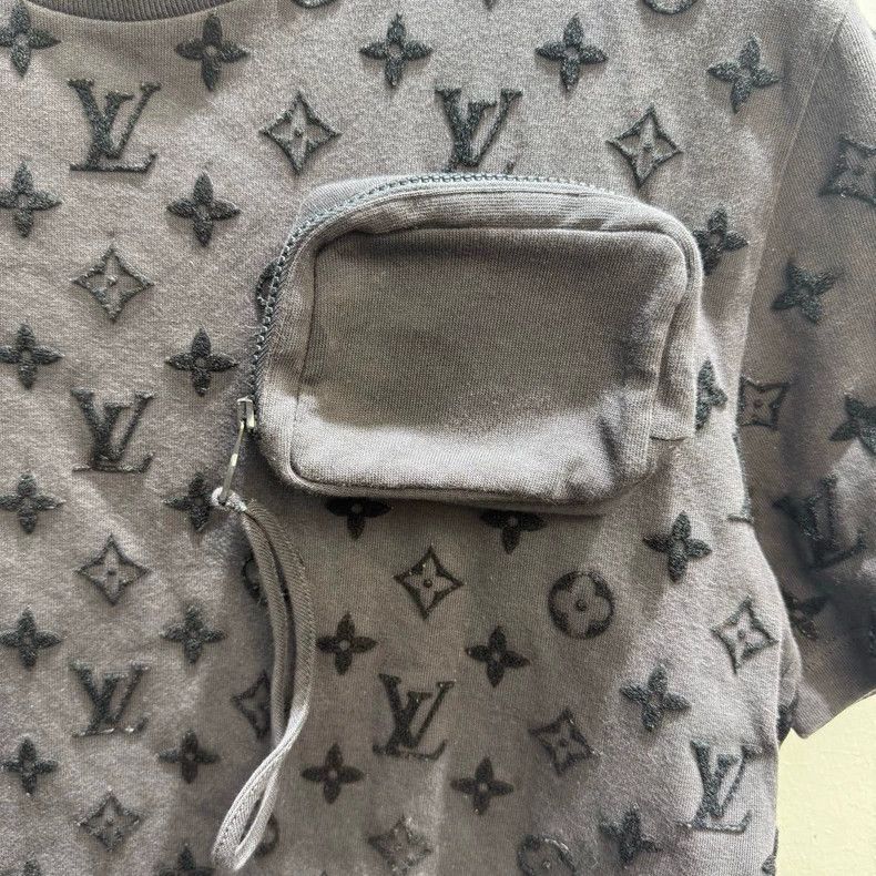 Louis Vuitton Louis Vuitton Monogram Flocked Full Logo Pocket Short Slee Size US L / EU 52-54 / 3 - 2 Thumbnail