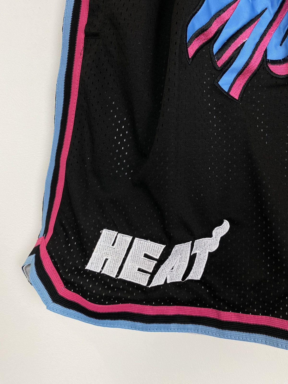 Just Don Just Don Miami Heat Shorts Vice Nights Size Medium Top Black Size US 34 / EU 50 - 3 Thumbnail