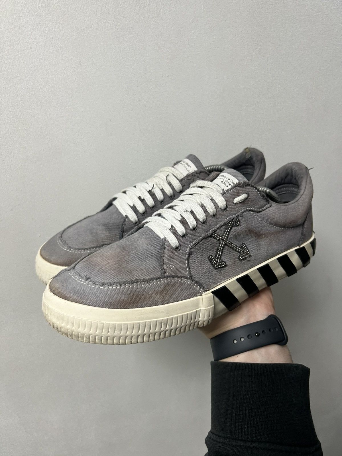Off-White Off-White Vulcanized Suede Luxury Gray Sneakers EU43 Shoes Size US 10 / EU 43 - 7 Thumbnail