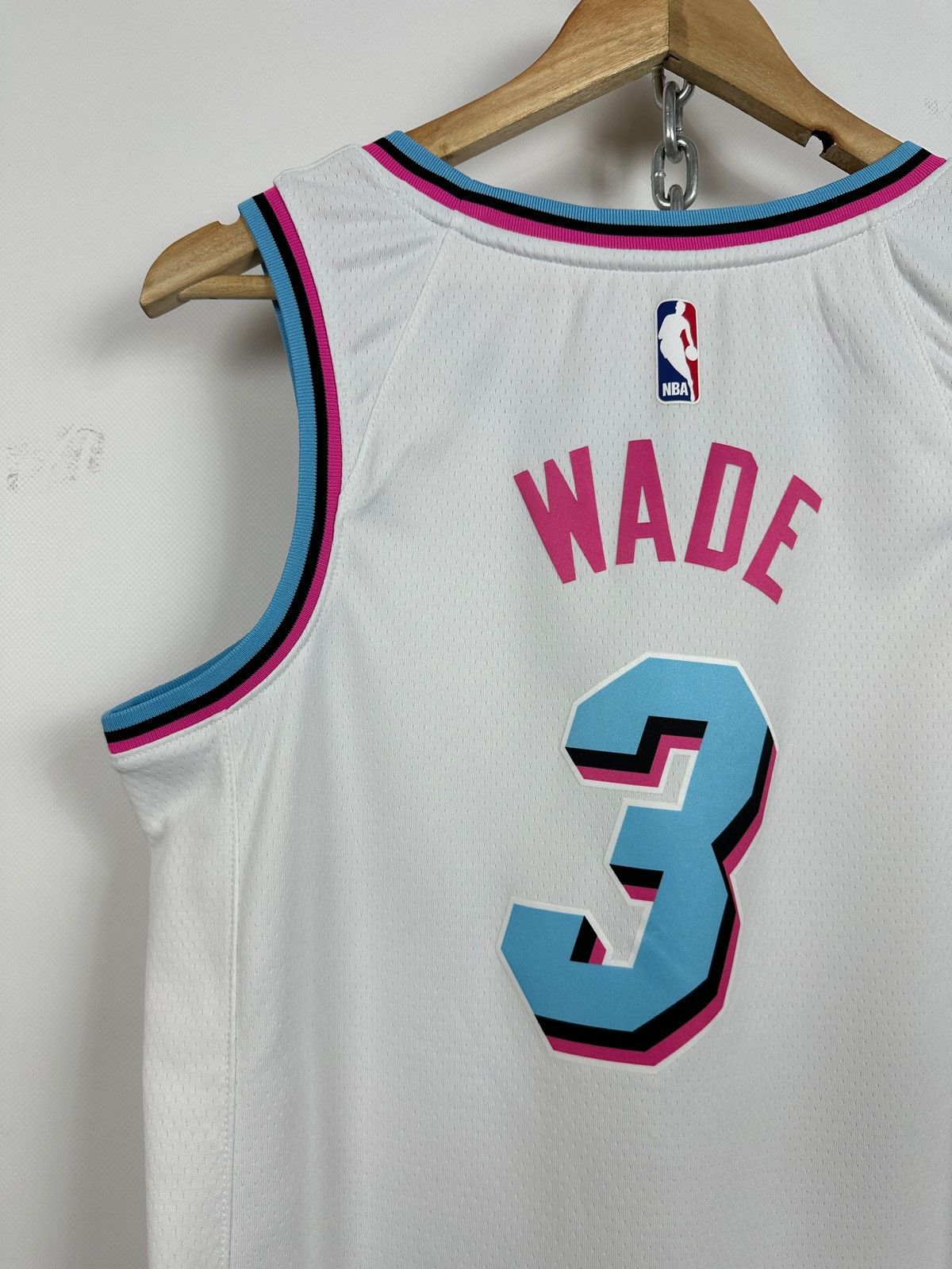 NBA Nike Miami Heat Swingman Vice City Dwyane Wade Jersey Size US S / EU 44-46 / 1 - 11 Thumbnail