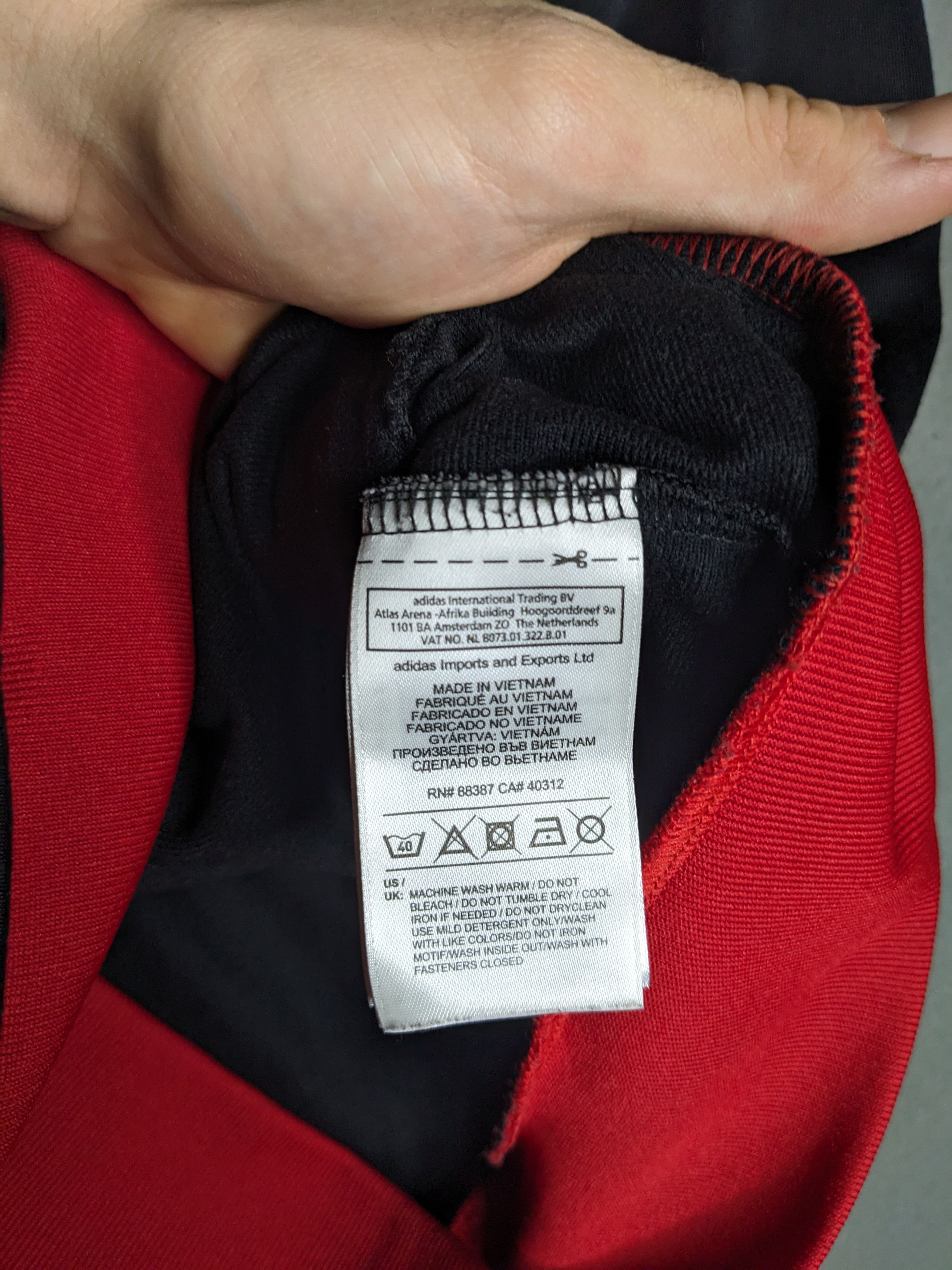 Adidas VINTAGE Adidas AC Milan Track Jacket Large Y2K Soccer Size US L / EU 52-54 / 3 - 9 Thumbnail