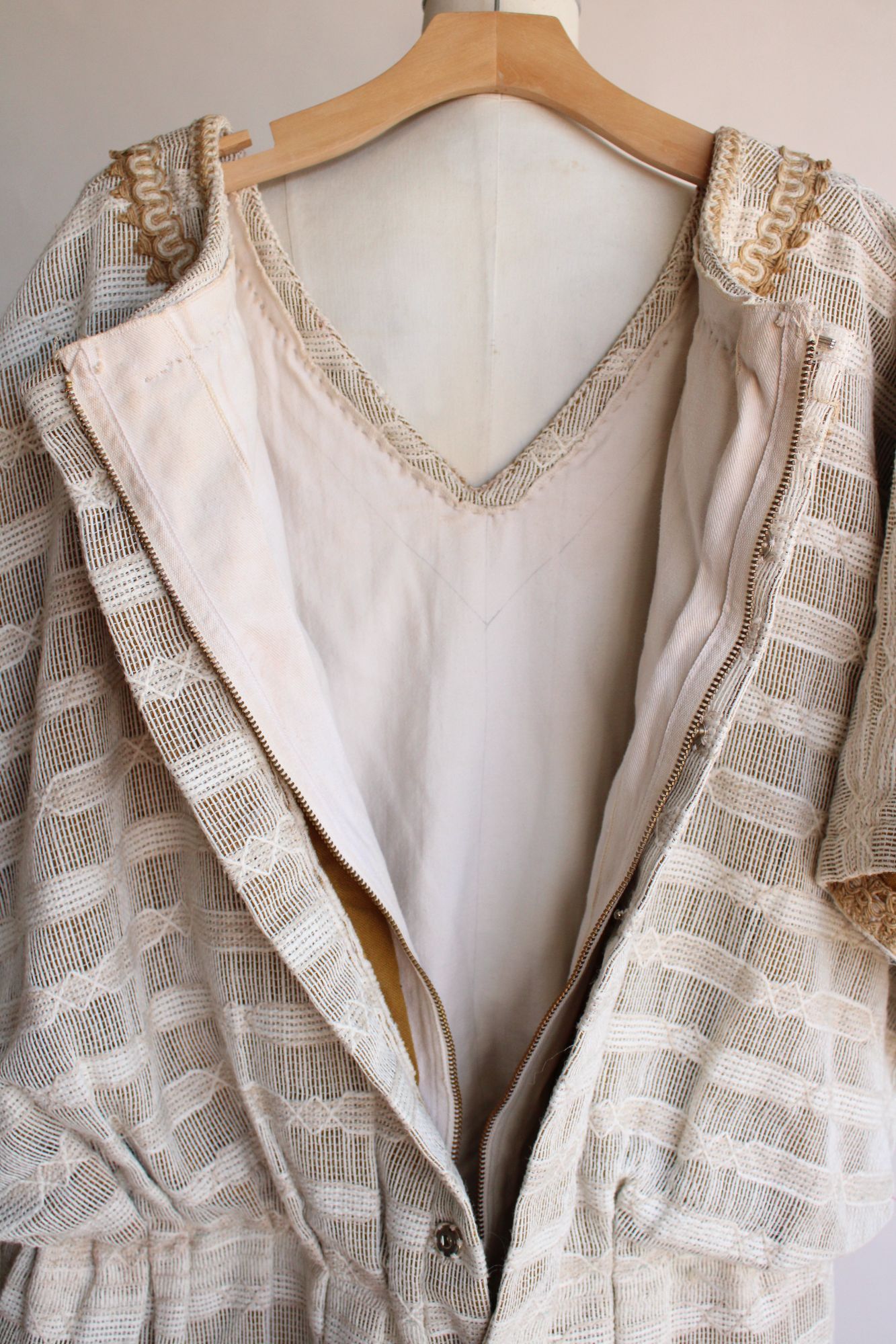 Vintage Vintage Mans Roman Style Costume Tunic, Worn by Richard Keil Size US XXL / EU 58 / 5 - 10 Thumbnail