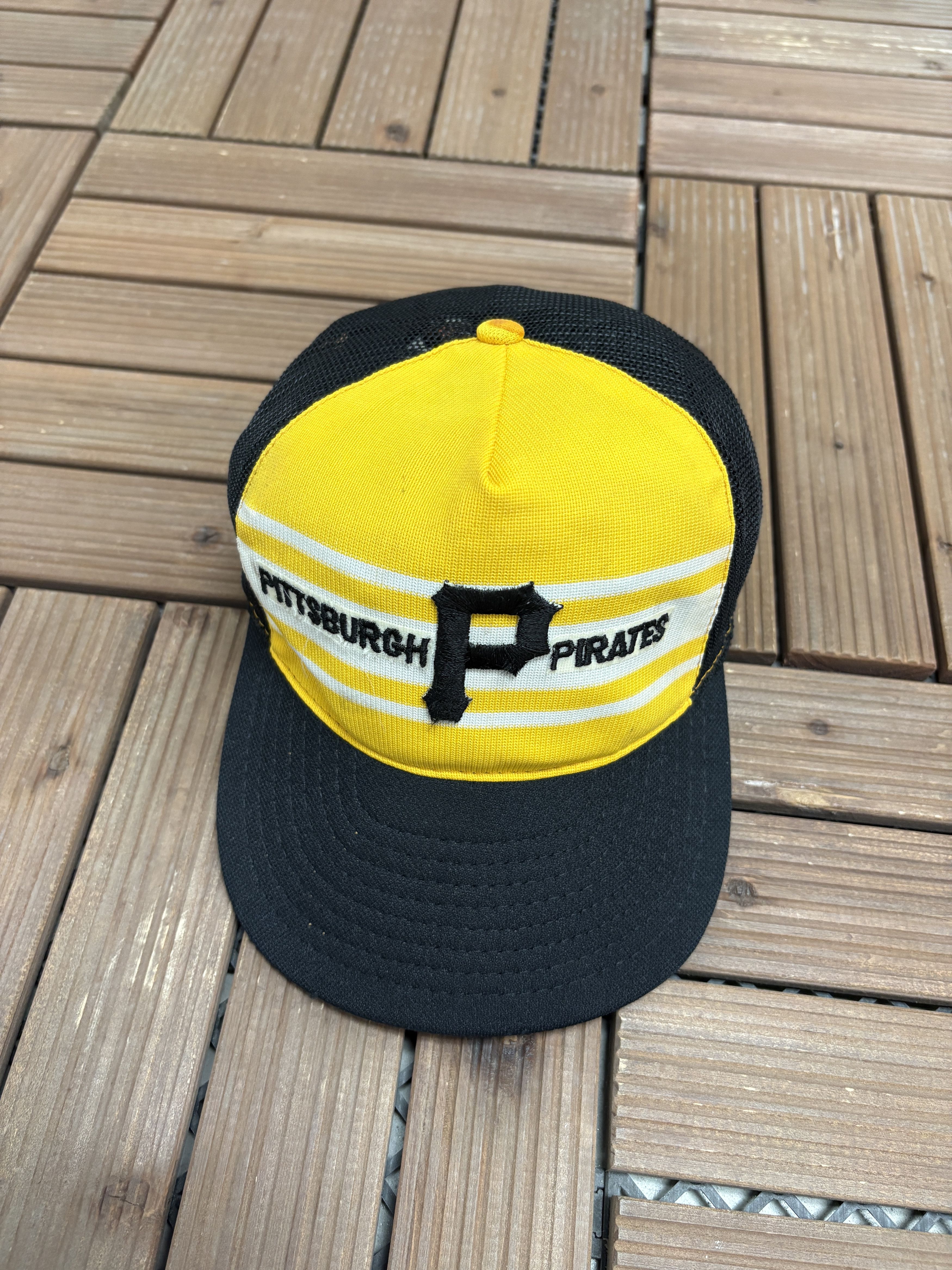 Vintage Pittsburgh Pirates Stitched Vintage Trucker Snap Back Hat Size ONE SIZE - 1 Thumbnail