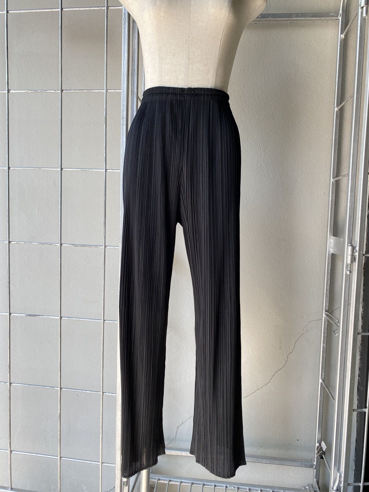 Pleats Please Issey Miyake Pleats Please Black Pleated Pants. Size 26" / US 2 / IT 38 - 13 Thumbnail