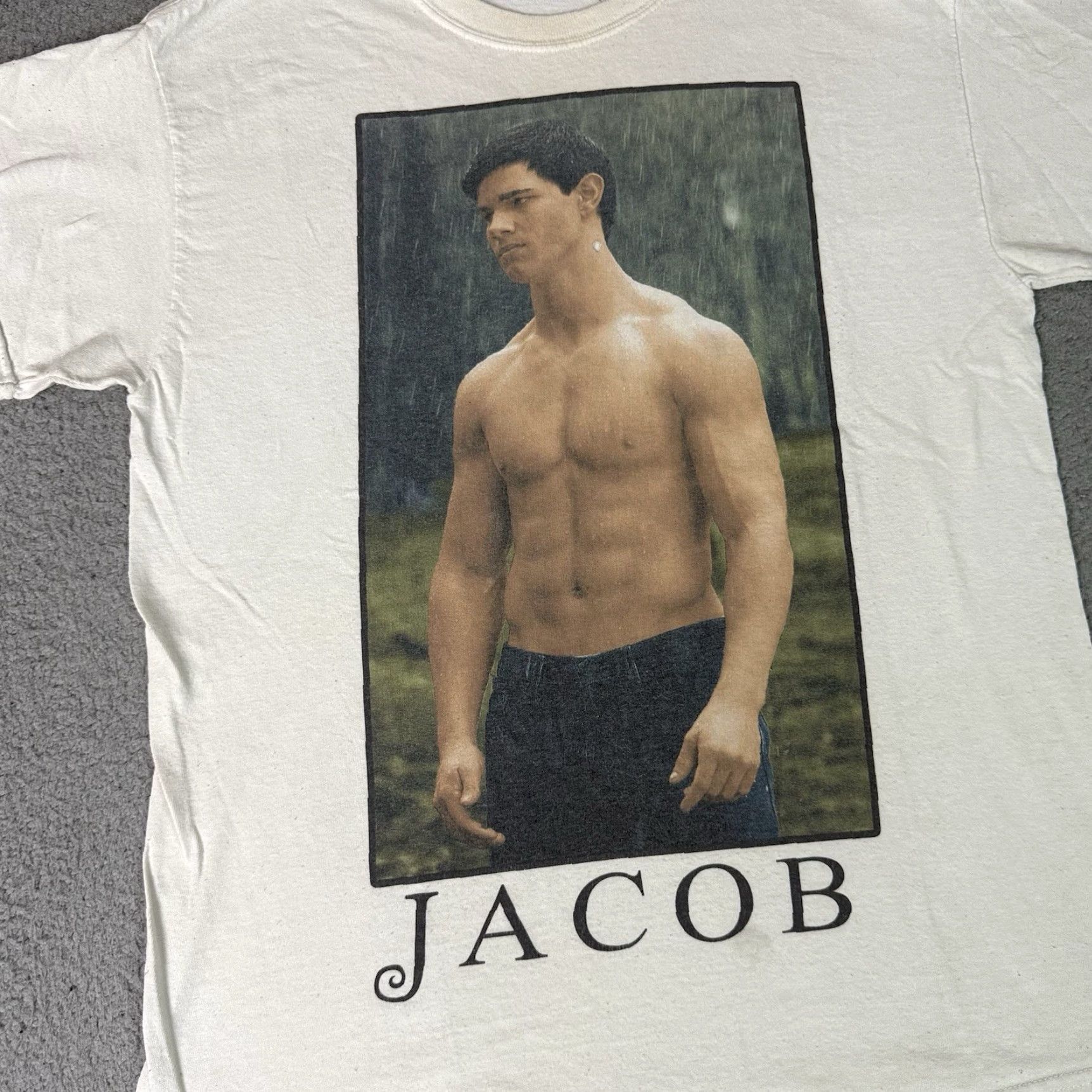 Gildan VINTAGE Twilight Shirt Mens M White New Moon Jacob Shirtless Movie Promo Distressed Shirt T-Shirt Graphic Print Crew Neck Cotton Knit Gildan Size US M / EU 48-50 / 2 - 2 Thumbnail