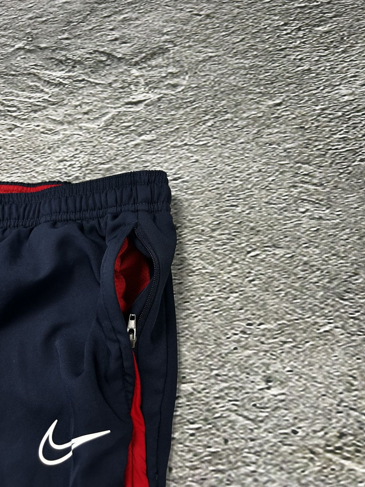Nike Nike vintage navy red nylon track pants parachute drill Size US 28 / EU 44 - 3 Thumbnail