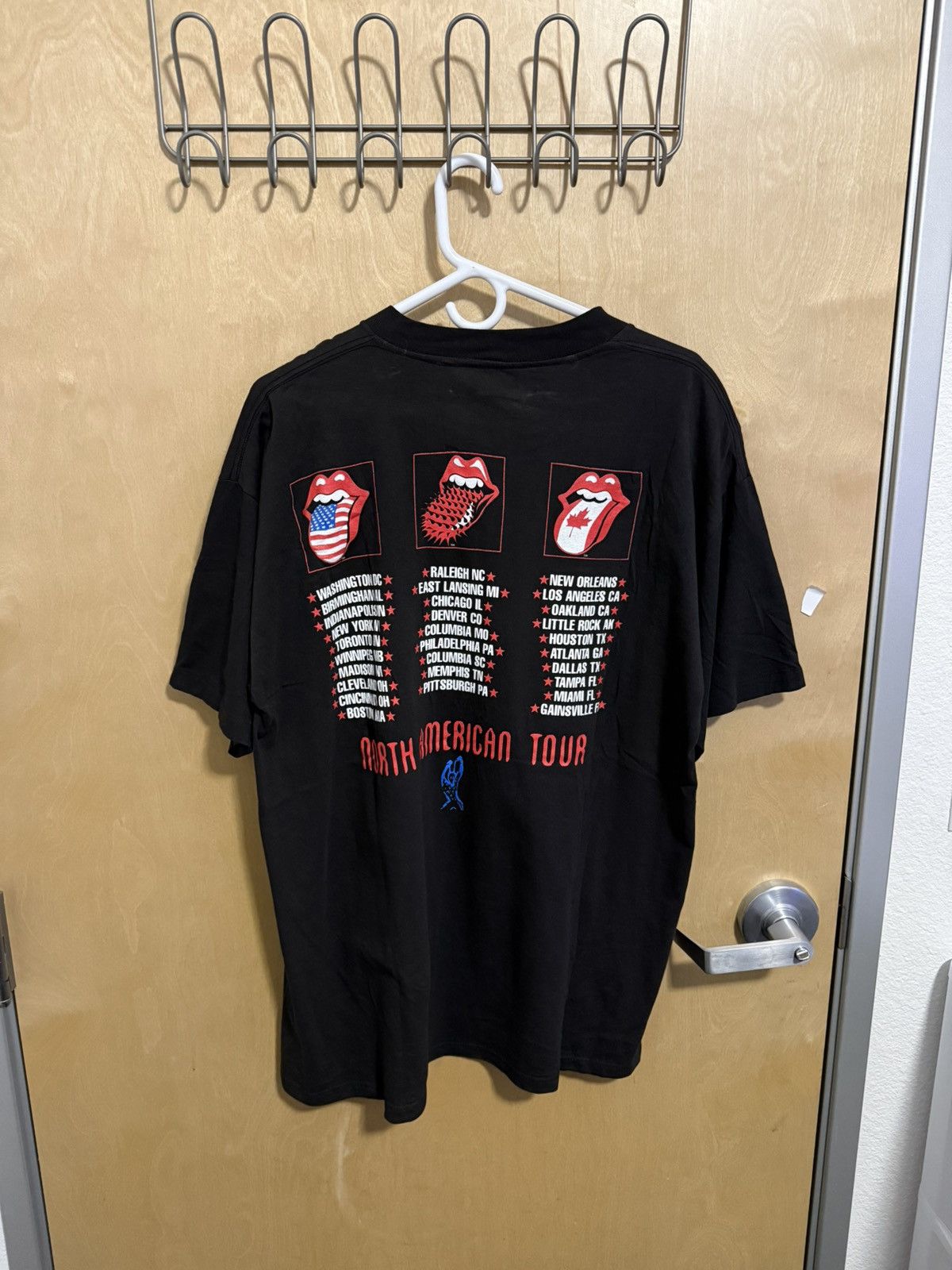 The Rolling Stones RARE VINTAGE Rolling stones tour date tshirt size xl Size US XL / EU 56 / 4 - 2 Thumbnail