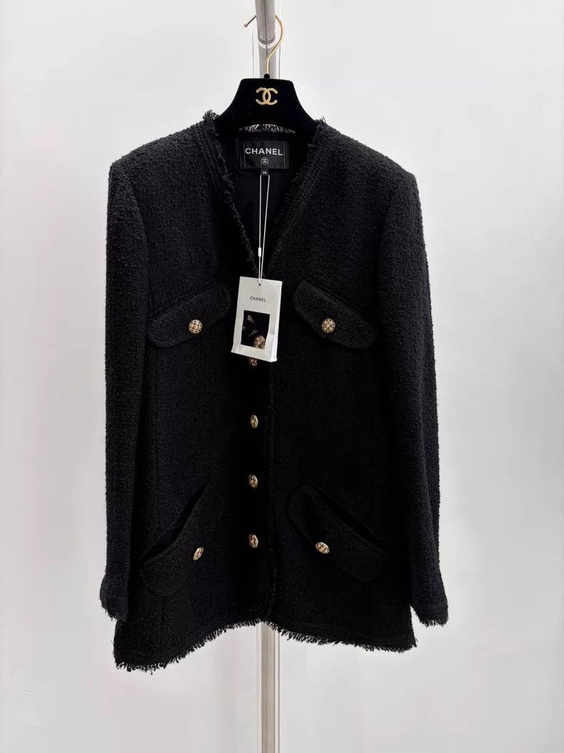 Chanel Chanel Black gold flower buckle four-pocket jacket Size XS / US 0-2 / IT 36-38 - 1 Thumbnail