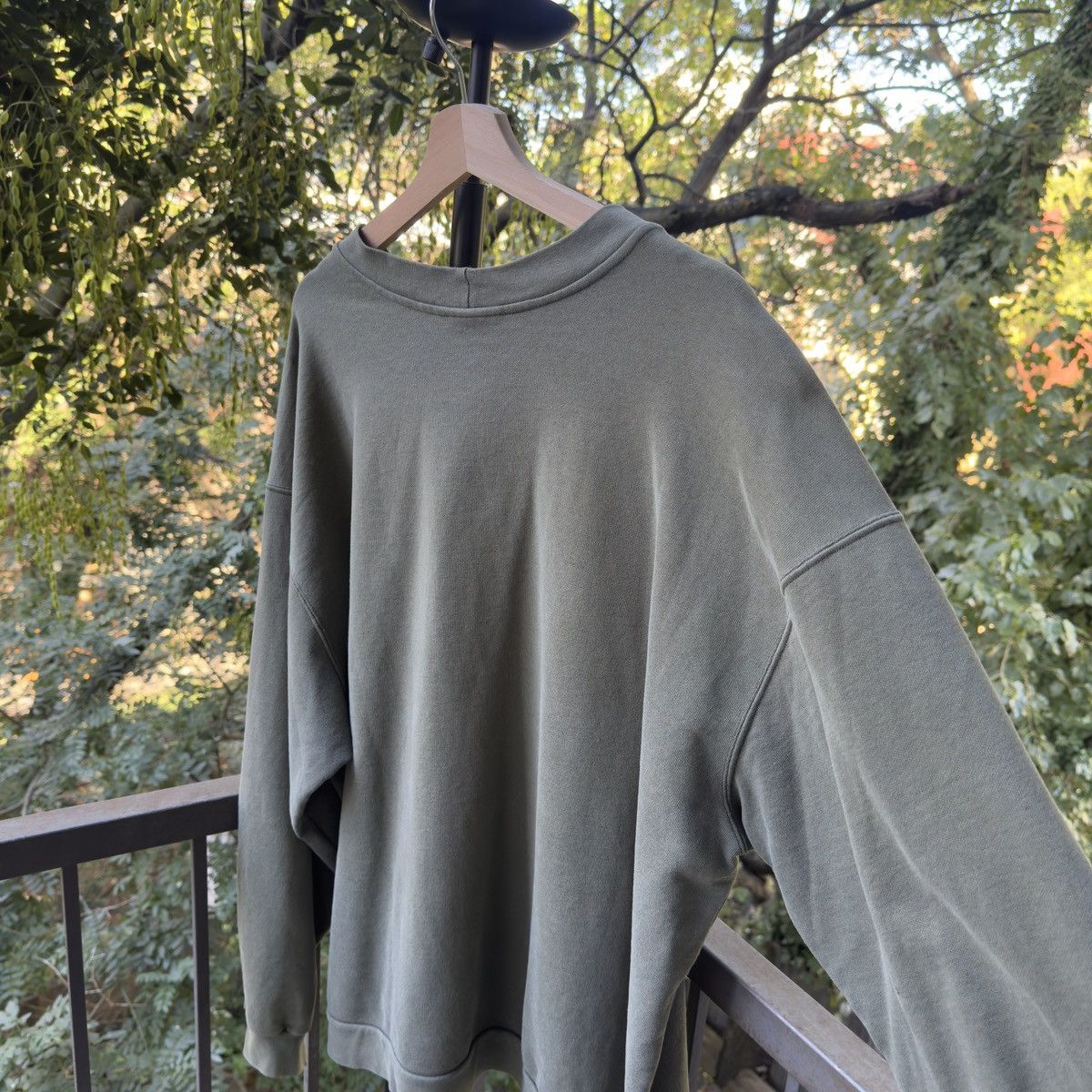 Nike Thrashed Faded 90s Nike Green Logo Sweatshirt ERD Grunge Size US XL / EU 56 / 4 - 5 Thumbnail