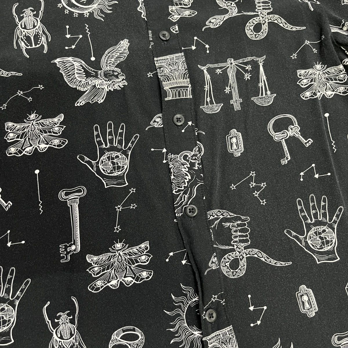Designer × H&M H&M Goth/Arts Illustration Button Up Shirt Size US XS / EU 42 / 0 - 2 Thumbnail