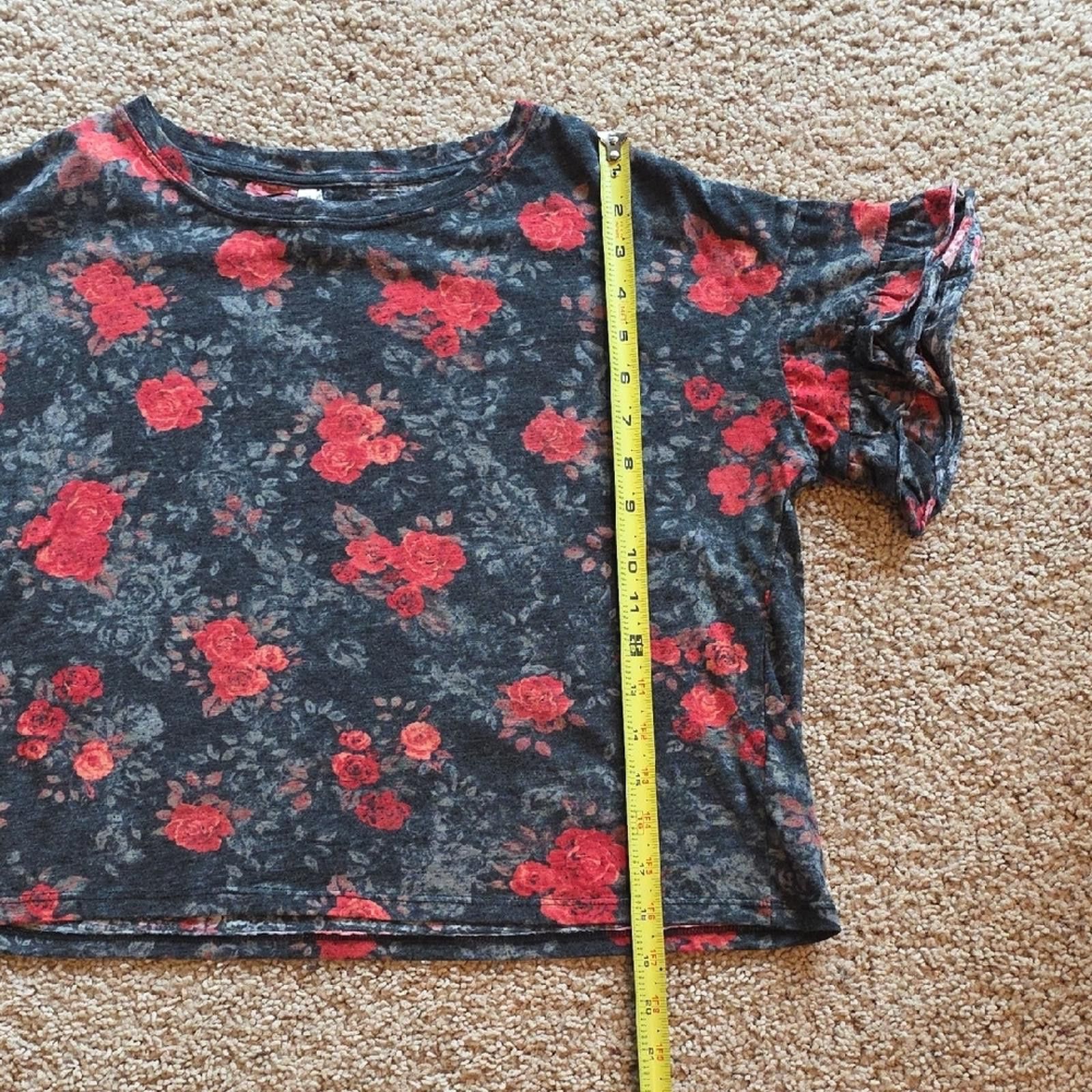 Steve Madden Mudd Distressed Floral Crop Top Ruffle Sleeve Grunge Y2K Tee Size L / US 10 / IT 46 - 4 Thumbnail
