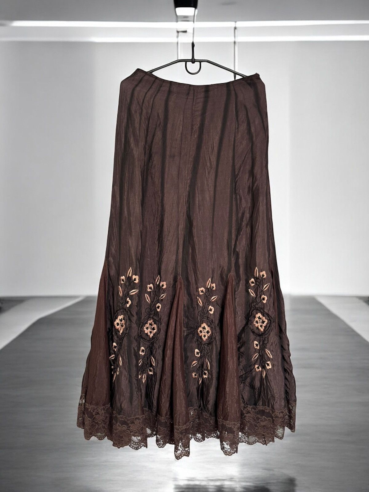 Hysteric Glamour × Vintage Amazing Vintage Floral Lace Details Boho Gothic Maxi Skirt Size 27" / US 4 / IT 40 - 1 Thumbnail