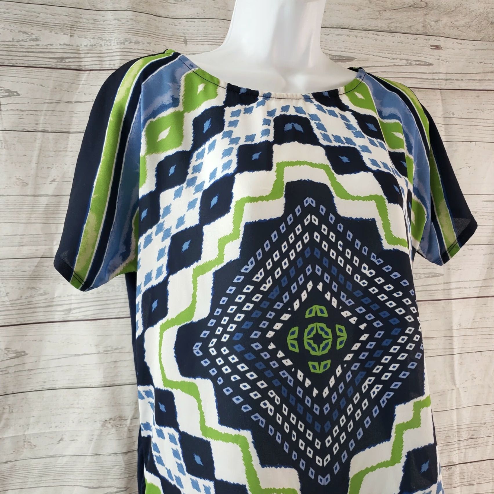 Vintage Zenergy by Chicos Womens Top Blouse Short Sleeve Size Small Blue Green Casual Geometric Pattern 2020s Mens/Womens? Size S / US 4 / IT 40 - 3 Thumbnail