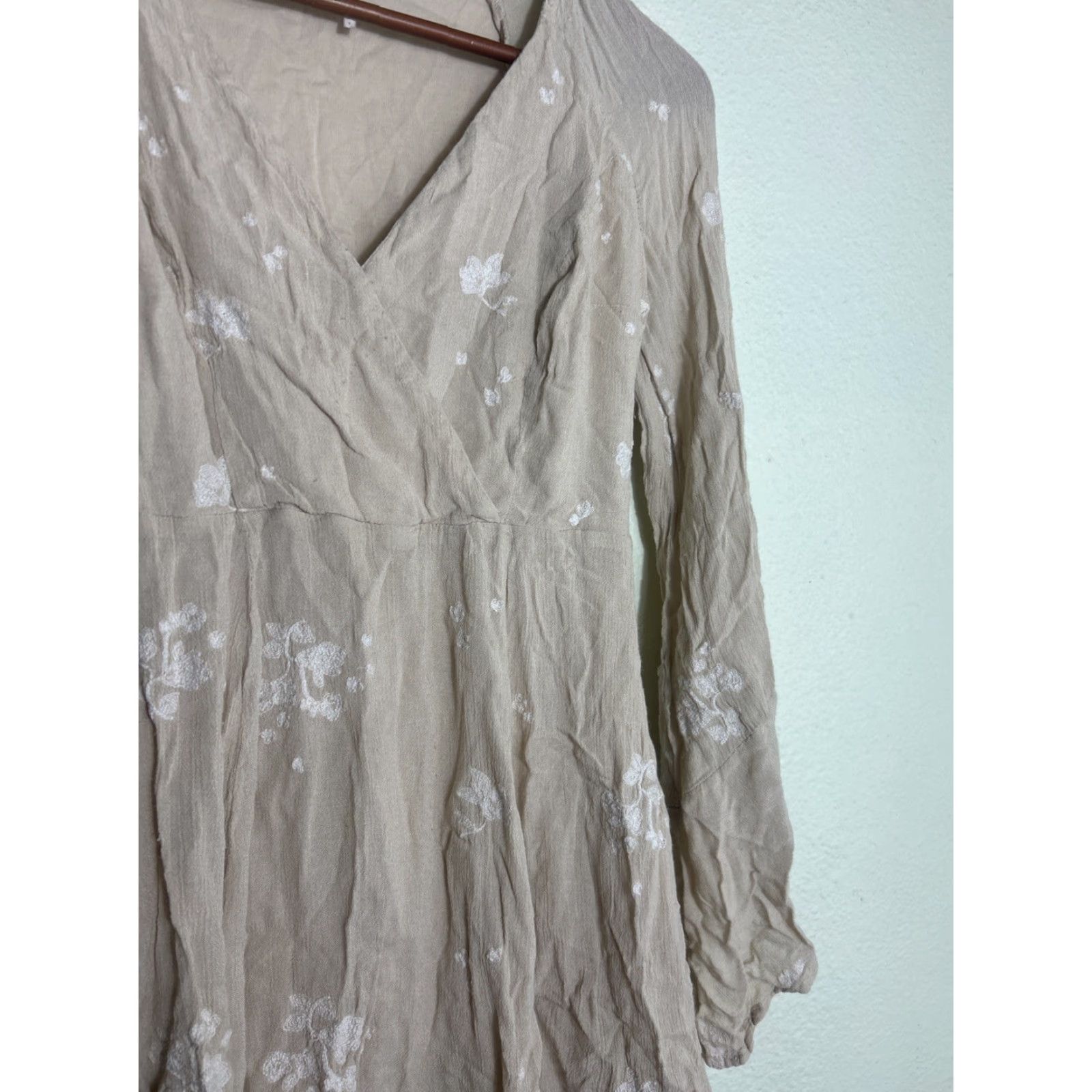 Free People Free People Jasmine embroidered wrap dress Beige Floral Bell Cuff Size 4 Womens Short Cream Dress Wrap Embroidered Size S / US 4 / IT 40 - 4 Thumbnail