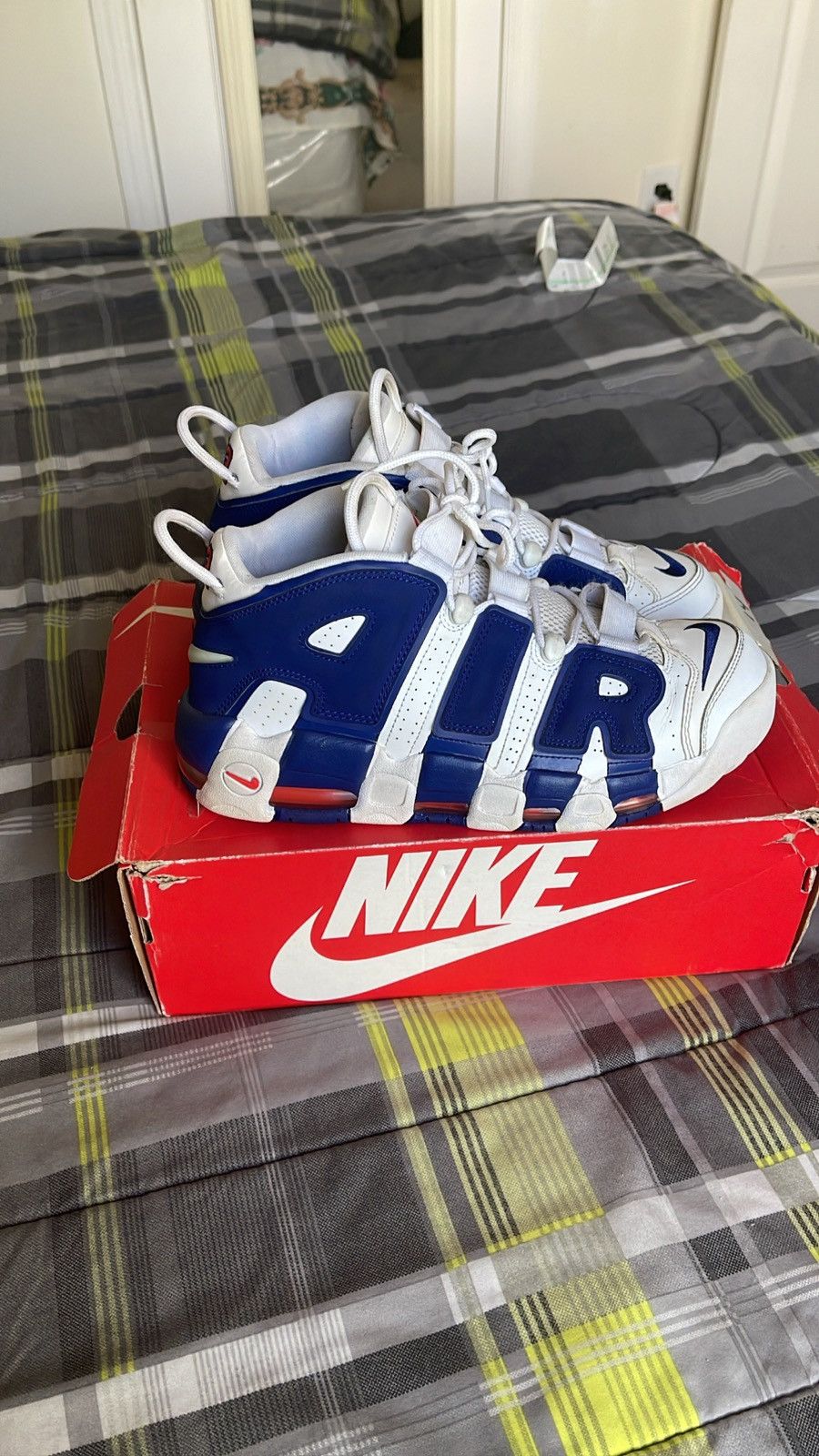 Nike Air More Uptempo Knicks Footwear