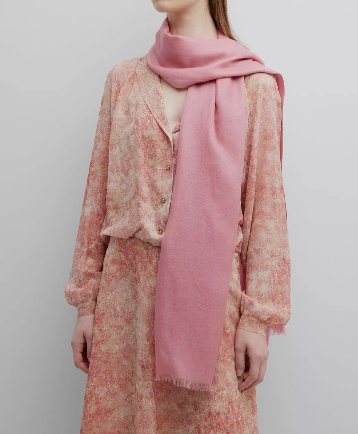 Loro Piana o1srvl11e0325 FAI0704 Size: OS / Silk Scarf in Dusty Rose Size ONE SIZE - 2 Thumbnail
