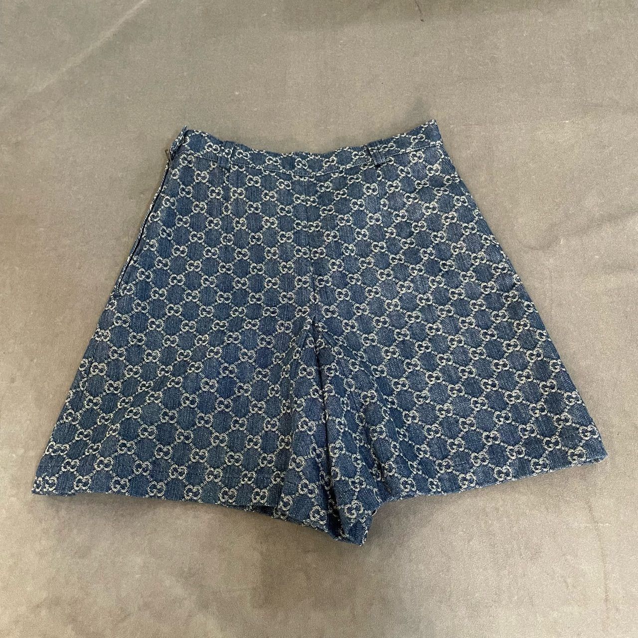 Gucci Gucci Blue full-print denim shorts 2501-Nextarrow Size 27" / US 4 / IT 40 - 2 Thumbnail