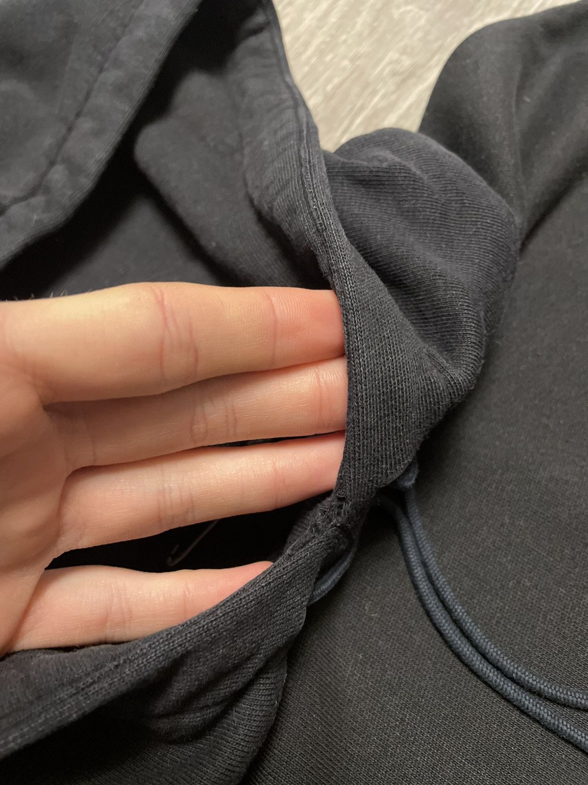 Saint Laurent Paris 2018 Saint Laurent Paris Black Center Logo Hoodie Size US L / EU 52-54 / 3 - 11 Thumbnail