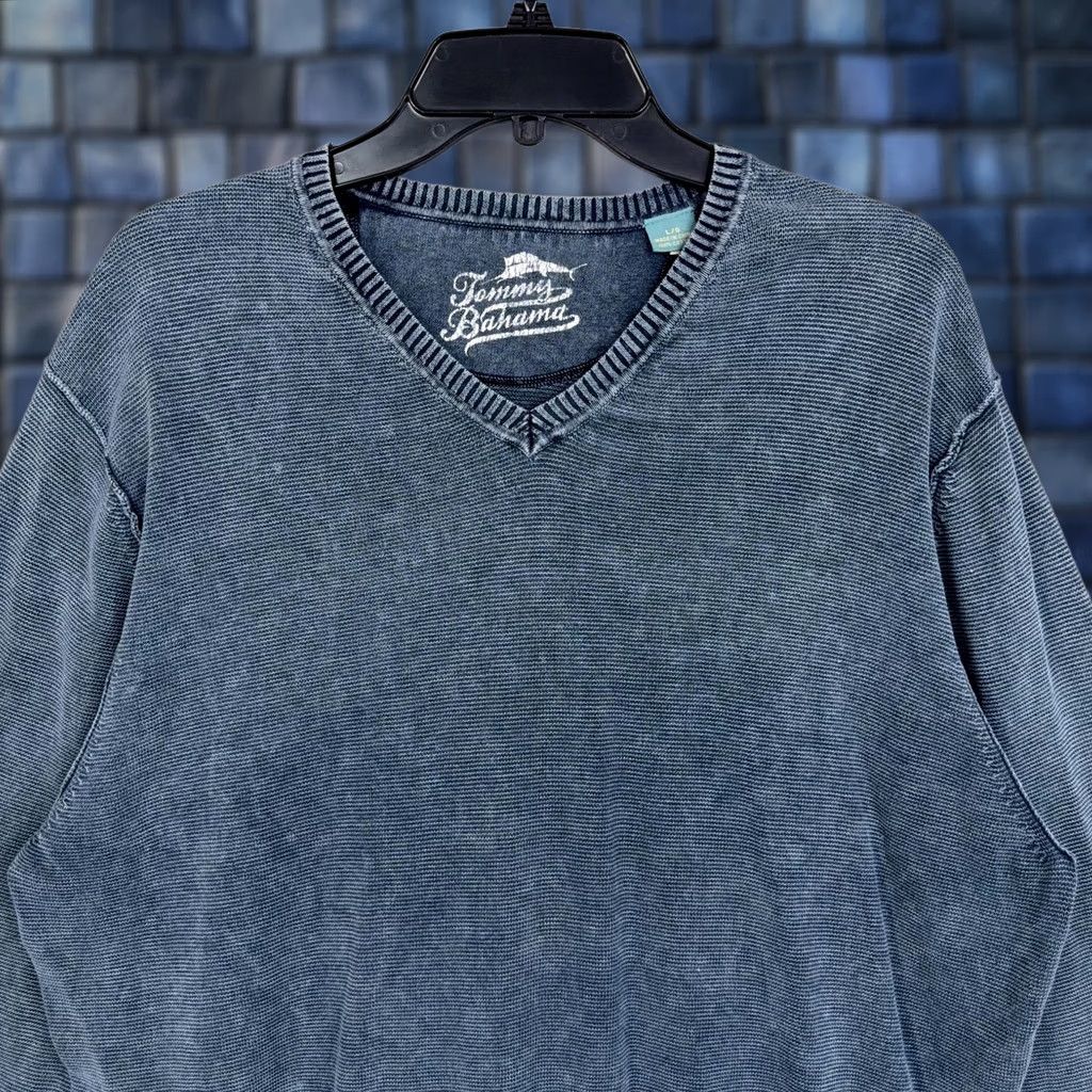 Tommy Bahama Tommy Bahama Sweater Mens Large Blue V Neck Pullover Pigment Dyed Washed Casual Size US L / EU 52-54 / 3 - 1 Thumbnail
