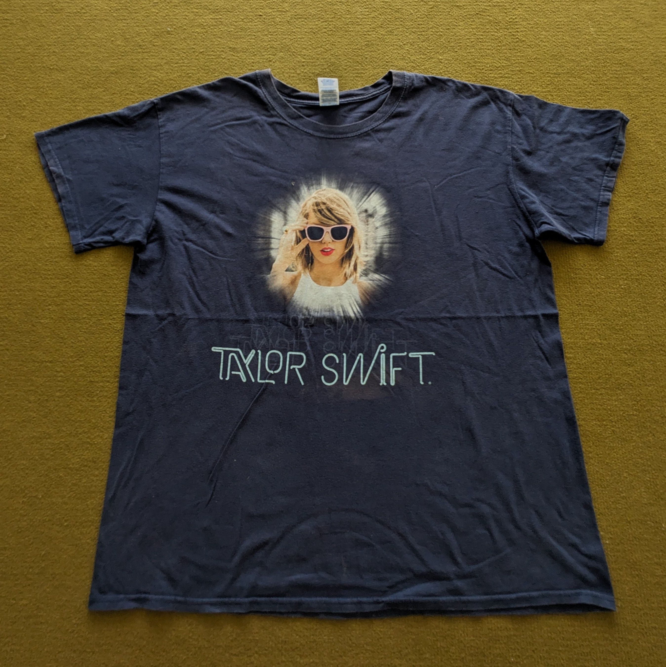 Band Tees Vintage TAYLOR SWIFT The 1989 World Tour T-shirt Size US XL / EU 56 / 4 - 1 Thumbnail