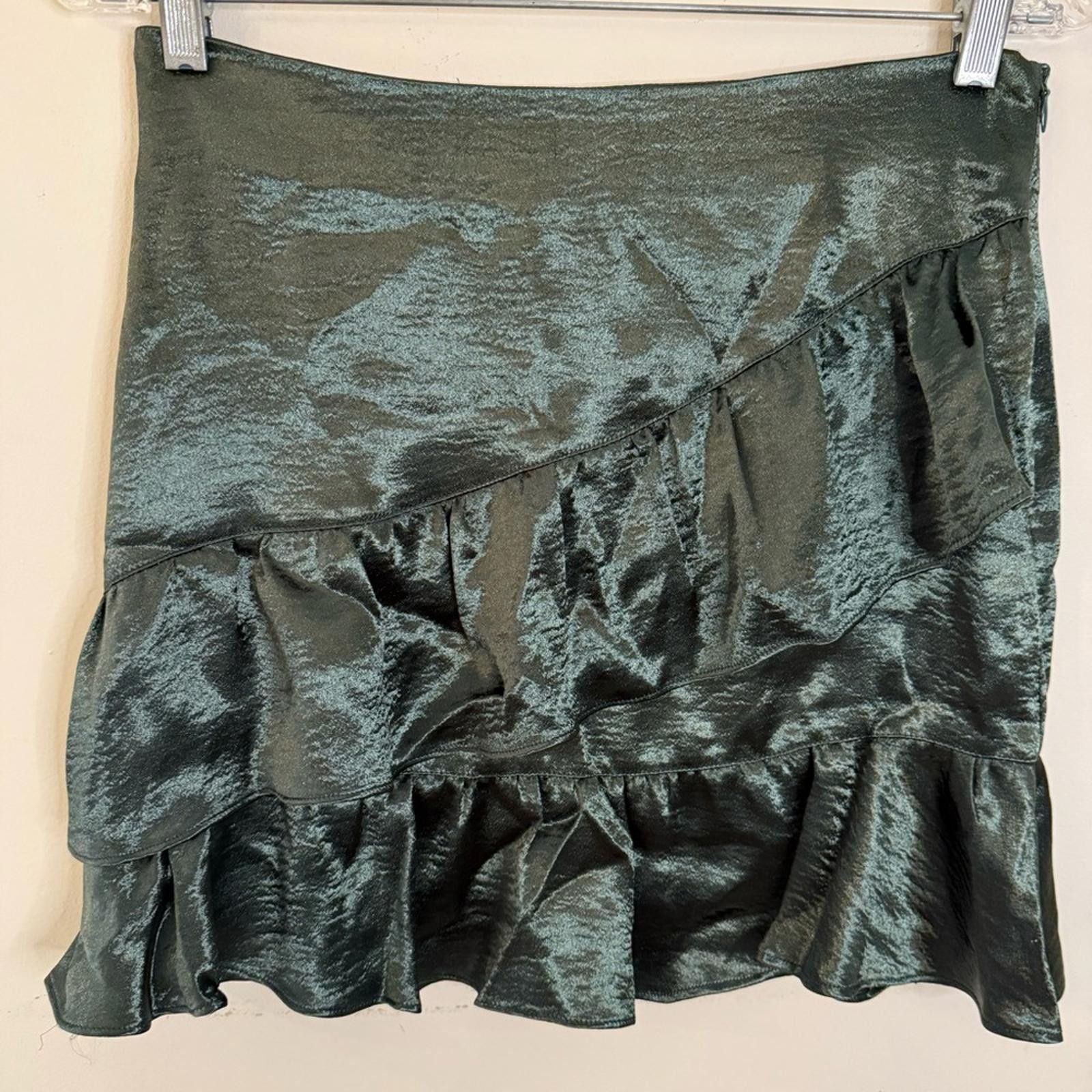 Other Lost + Wander forest green satin mini skirt side zip SZ M Size 32" / US 10 / IT 46 - 2 Thumbnail