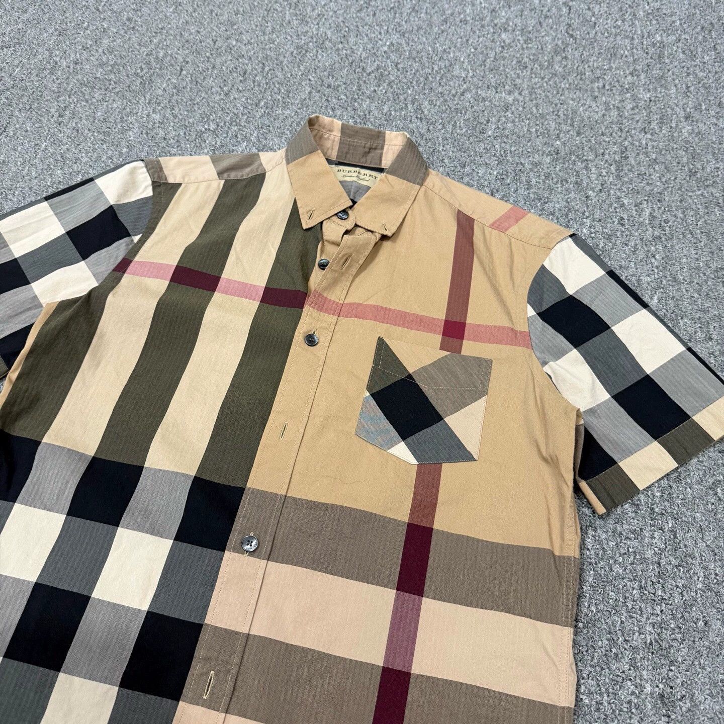 Burberry Burberry Check short-sleeve shirt S 99 new Size US S / EU 44-46 / 1 - 3 Thumbnail
