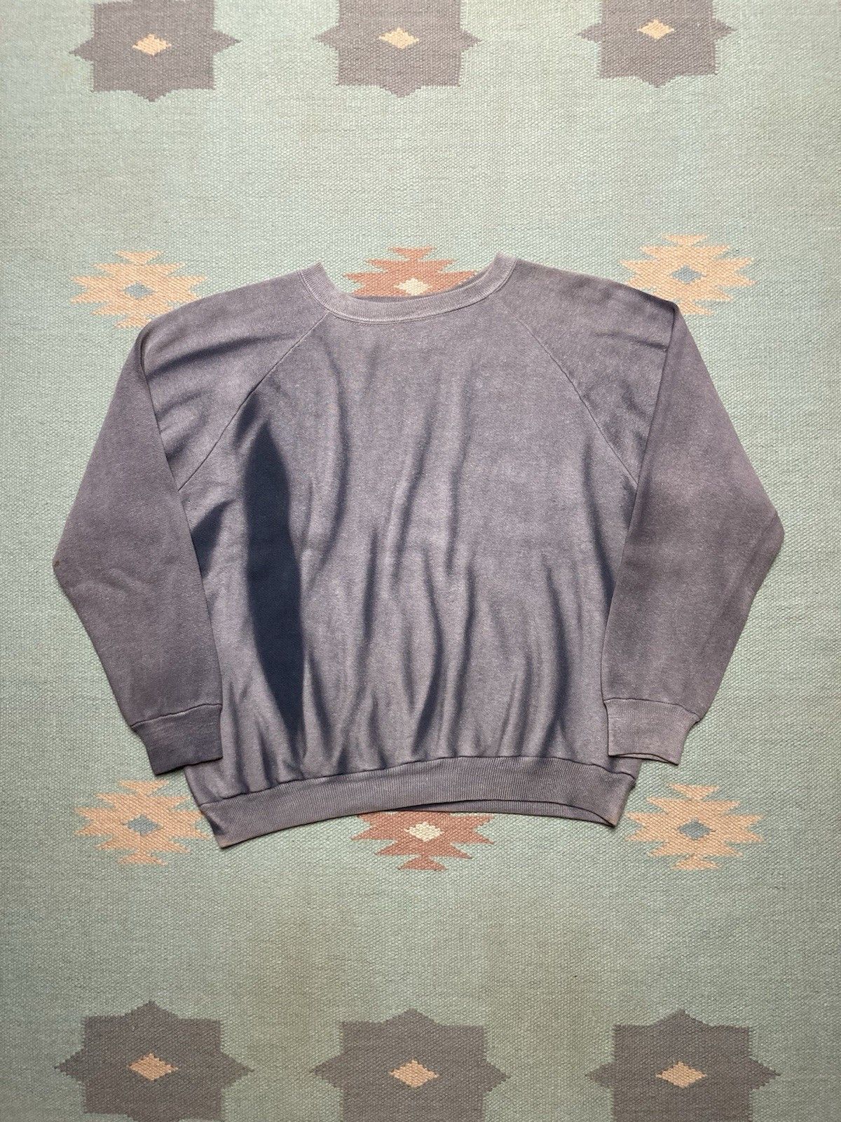 Vintage 60s crewneck sweatshirt blank sun faded blue gradient L/XL Size US XL / EU 56 / 4 - 1 Thumbnail