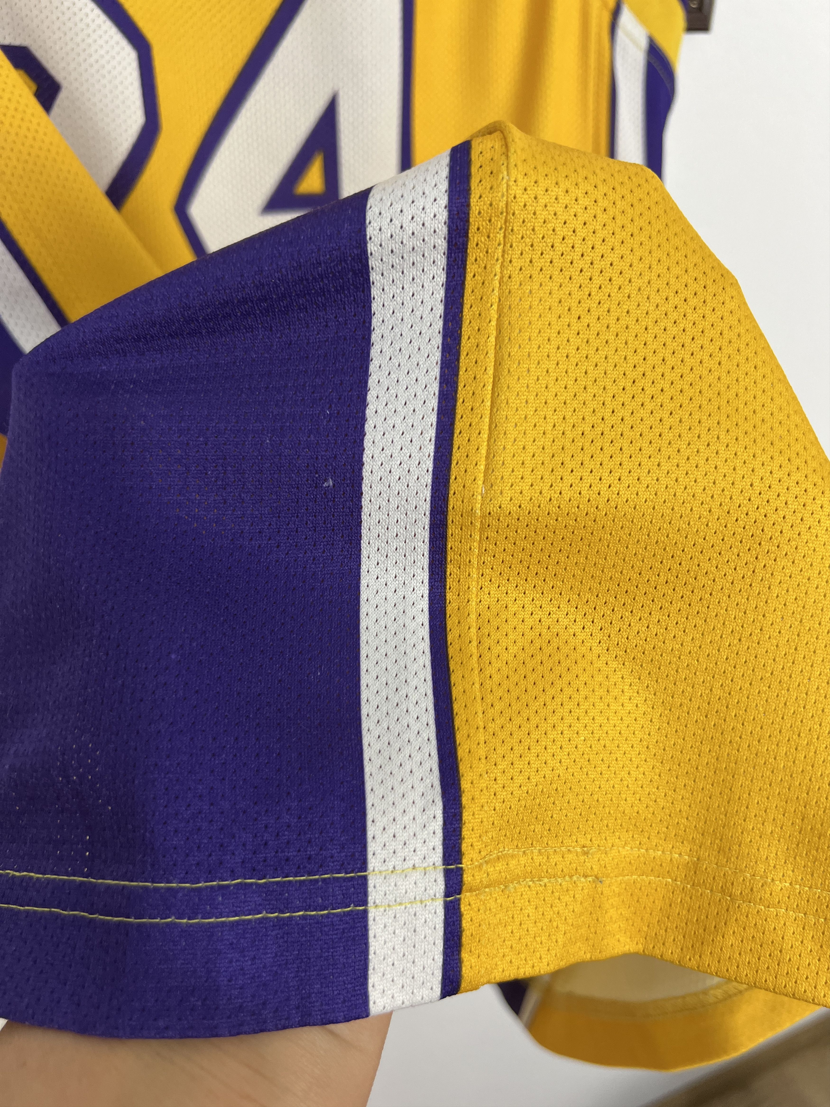Champion Vintage 90's Champion Los Angeles Lakers #24 Bryant Jersey Size US L / EU 52-54 / 3 - 10 Thumbnail
