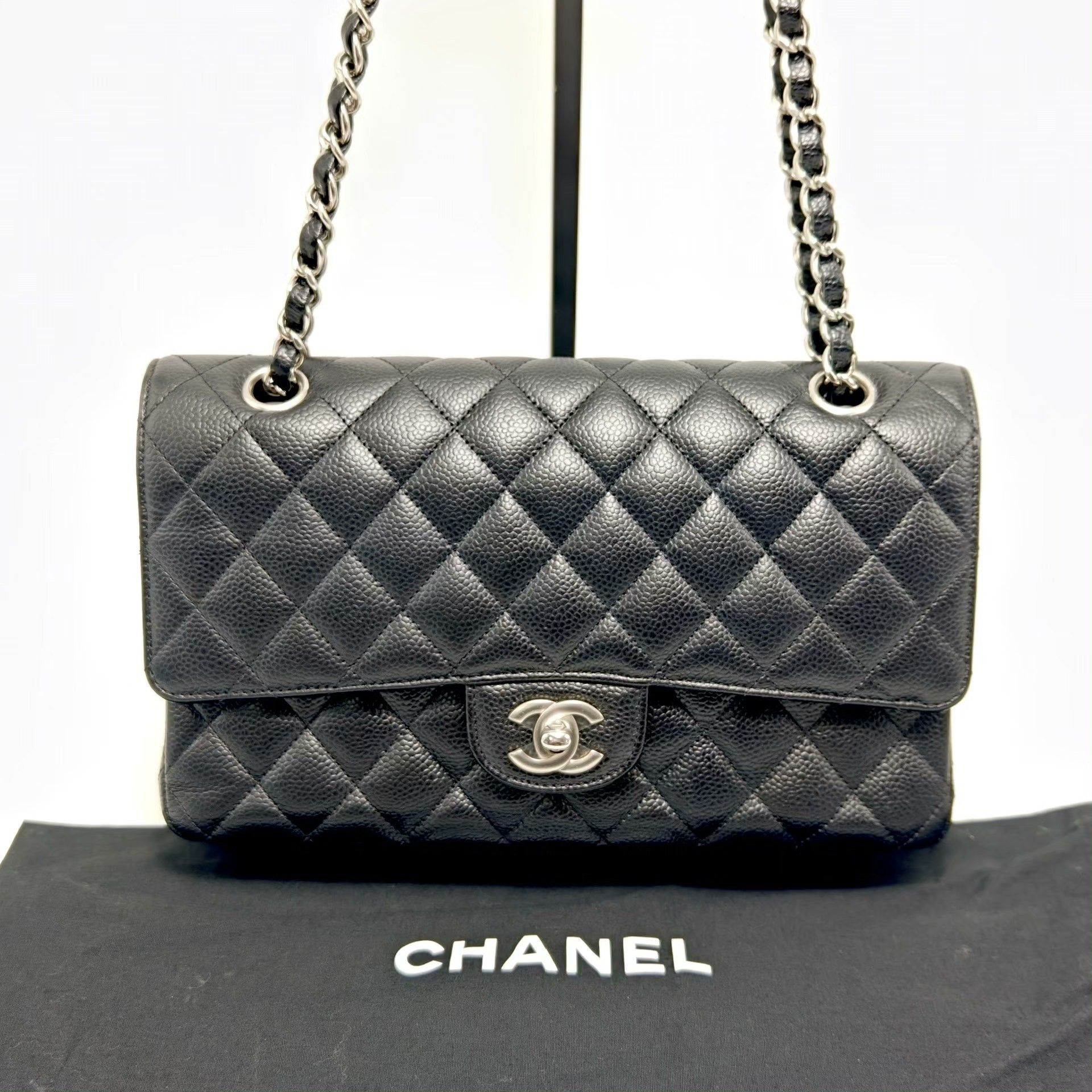 Chanel Pre-loved Bag Very good condition Size ONE SIZE - 1 Thumbnail