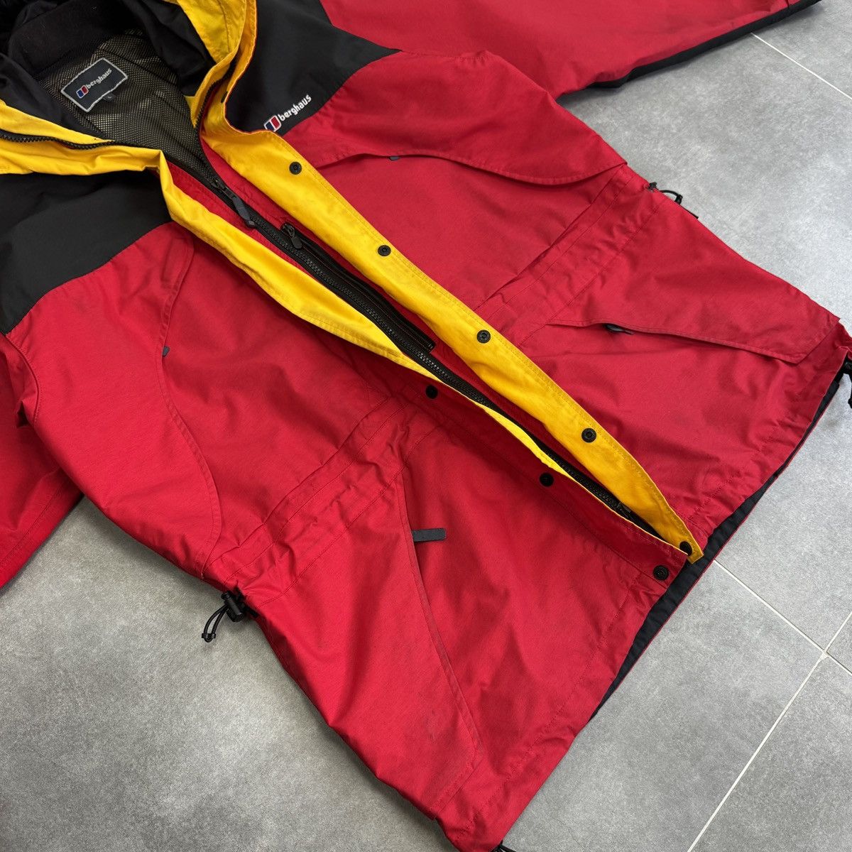Berghaus Vintage Berghaus Mera Peak Gore-Tex Men Rain Coat Jacket Size US L / EU 52-54 / 3 - 13 Thumbnail