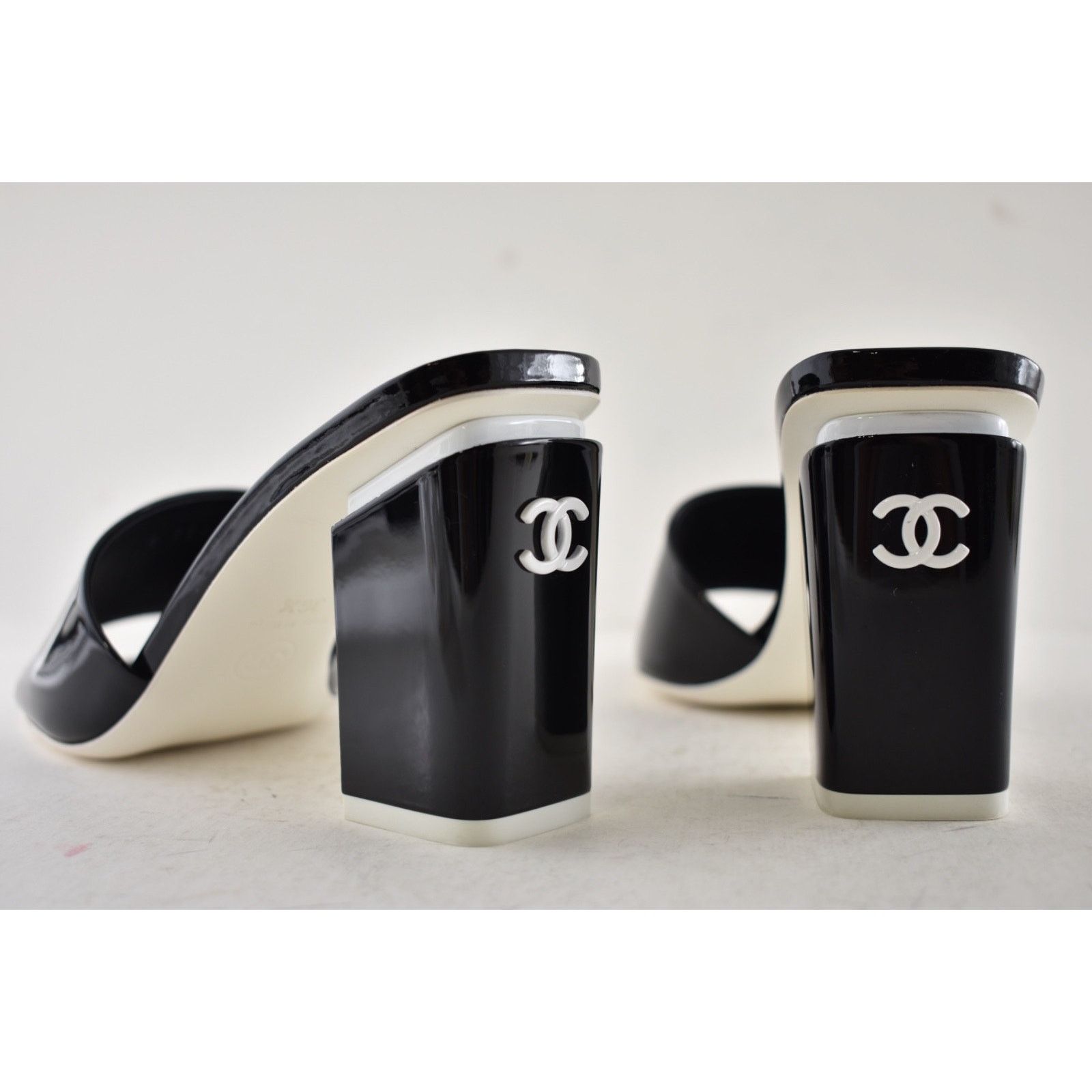 Chanel Patent Calf CC Logo Mule Slide Block Heel Sandal 36.5 Size US 6.5 / IT 36.5 - 11 Thumbnail