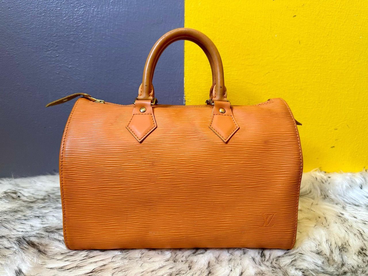 Louis Vuitton Authentic Louis Vuitton Epi Leather Speedy 25 Handbag Size ONE SIZE - 1 Thumbnail