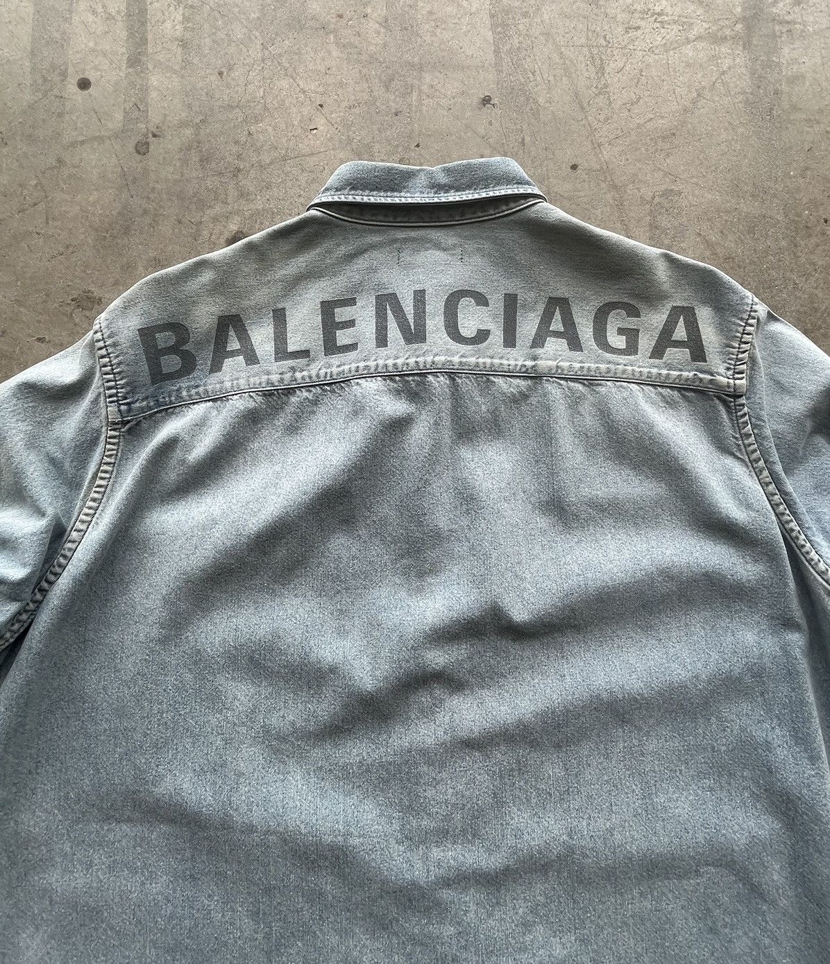 Balenciaga Oversized denim shirt Size US M / EU 48-50 / 2 - 5 Thumbnail