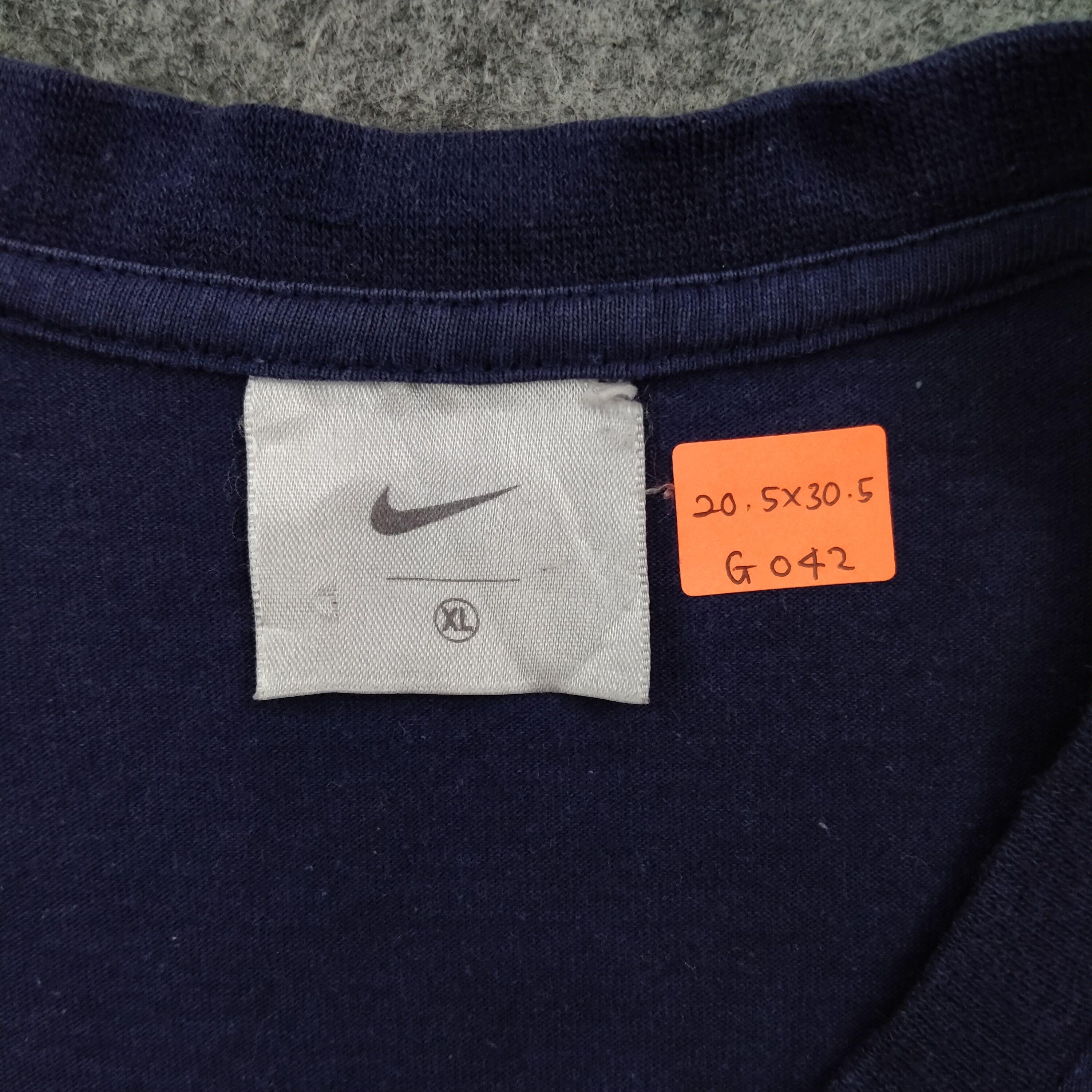 Nike Vintage Nike Medium Tshirt - G042 Size US M / EU 48-50 / 2 - 5 Thumbnail