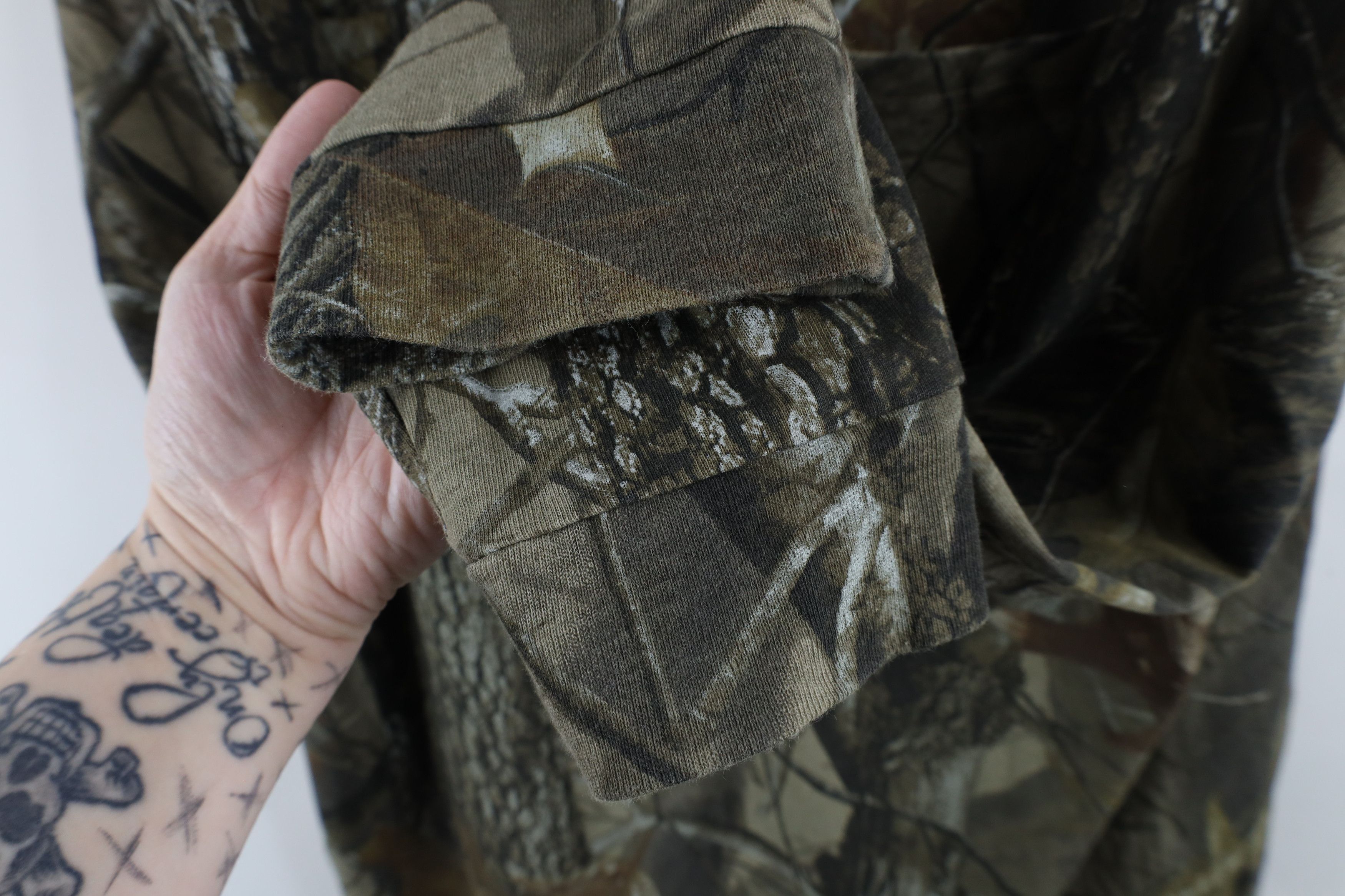 Vintage Vintage Streetwear Camouflage Long Sleeve Pocket T-Shirt Size US M / EU 48-50 / 2 - 6 Thumbnail