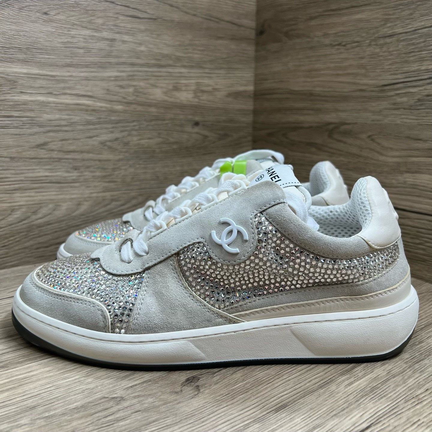 Chanel Chanel White Lowtop Sneakers us_10 Women Size US 10 / IT 40 - 1 Thumbnail
