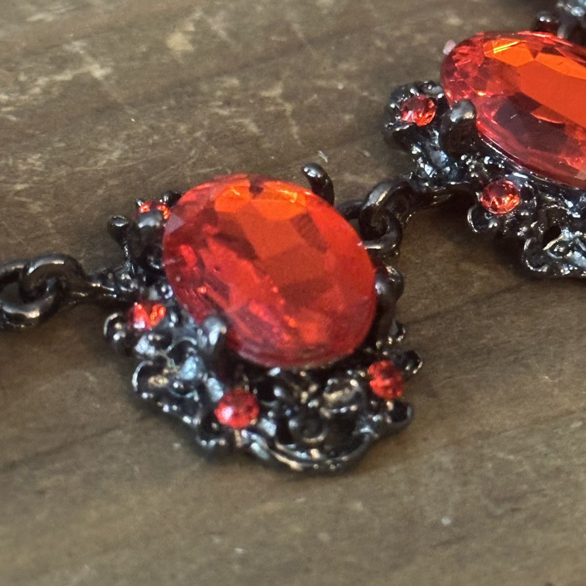 Other Dark silver tone red gemstone statement necklace Size ONE SIZE - 4 Thumbnail